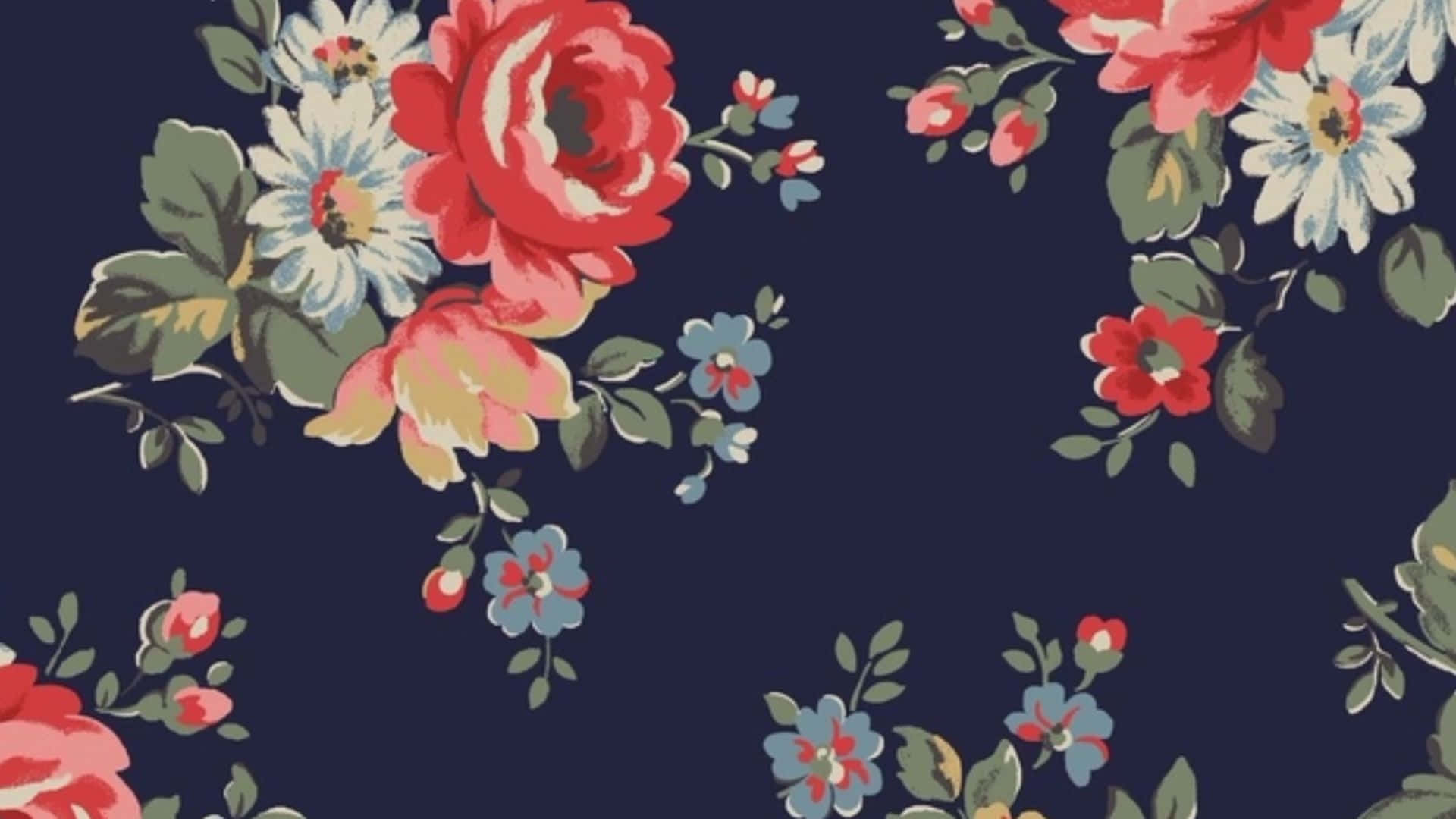 Floral Print 桌布 壁紙 — 充滿活力的花卉圖案，以深海軍藍背景襯托紅、粉紅和藍色花朵。