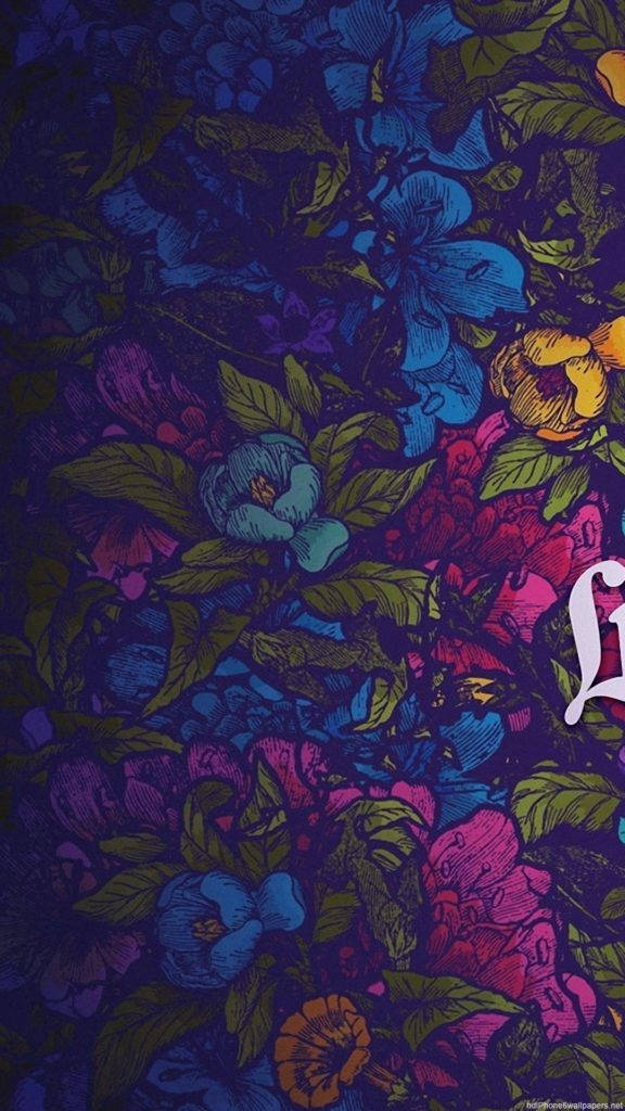 花卉 桌布 壁紙 — 充滿活力的花卉圖案，以電光藍、洋紅和黃色花朵點綴在深紫色背景上。