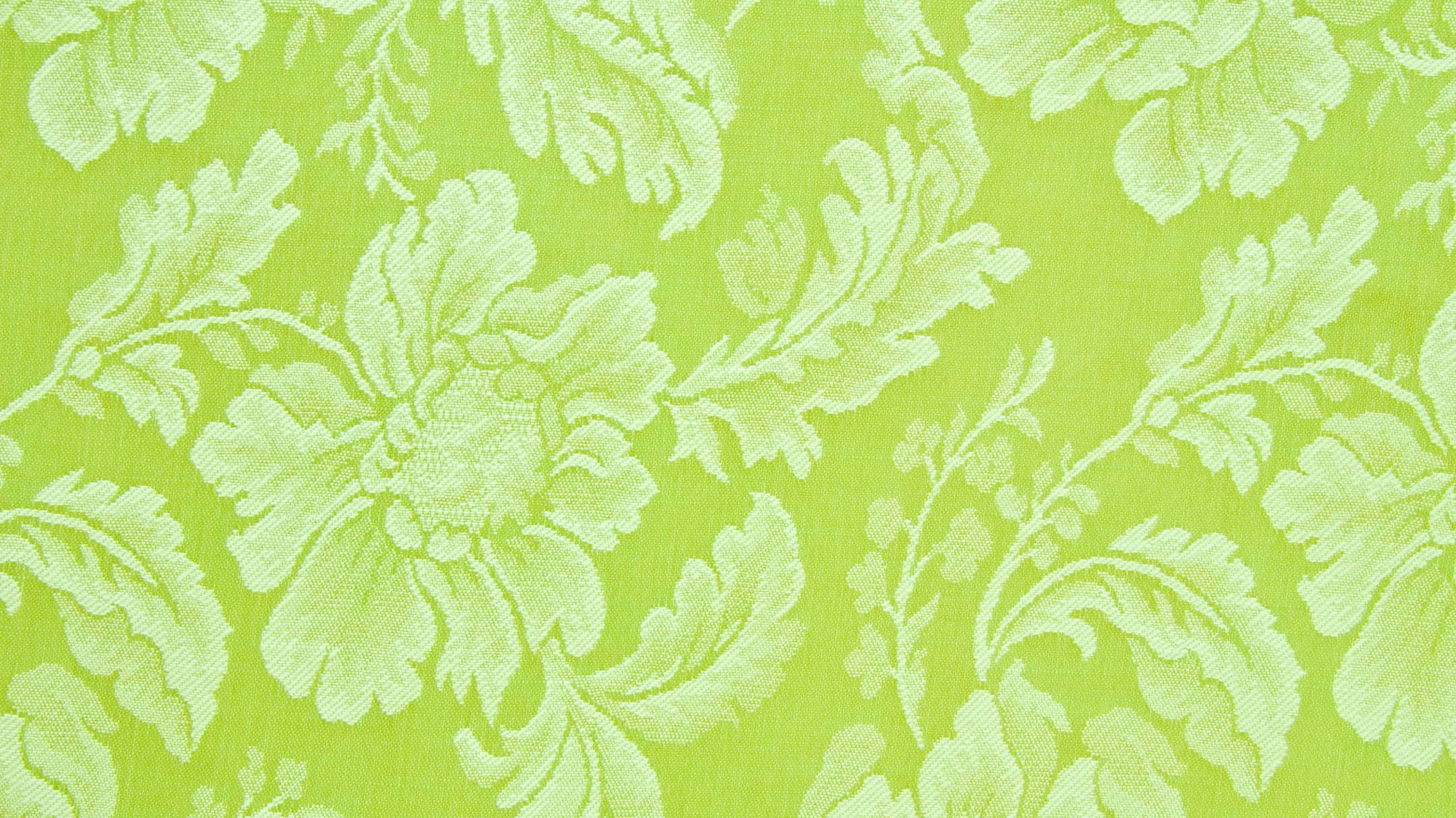 Green Floral 桌布 壁紙 — 充滿活力的萊姆綠色壁紙，帶有淺綠色調的凸起花卉大馬士革圖案。