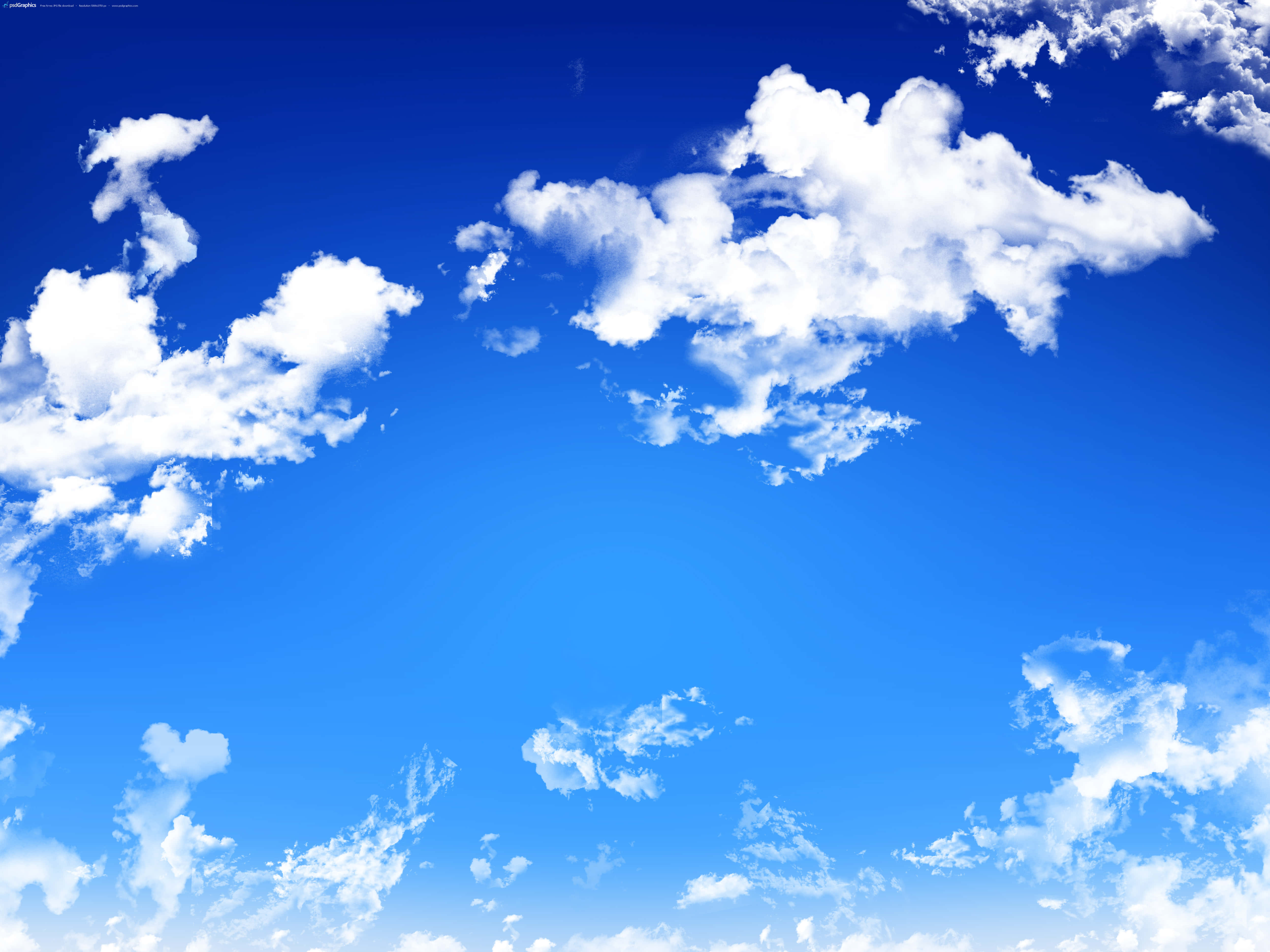 Blue Sky 桌布 壁紙 — 充滿活力的藍天，飄浮著蓬鬆的白雲，掠過清晰的白天地平線。