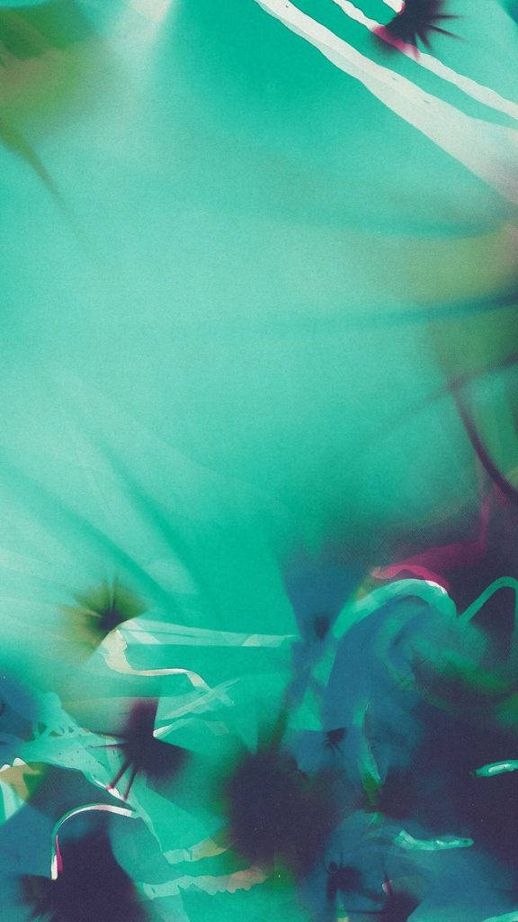 Gradient 桌布 壁紙 — 充滿活力的藍綠色和紫色抽象漩渦，搭配柔和的光線條紋，營造出夢幻流動的構圖。