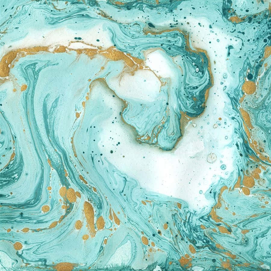 Teal Glitter 桌布 壁紙 — 充滿活力的藍綠色和金色油漆與白色和黑色斑點在流動的抽象構圖中旋轉。