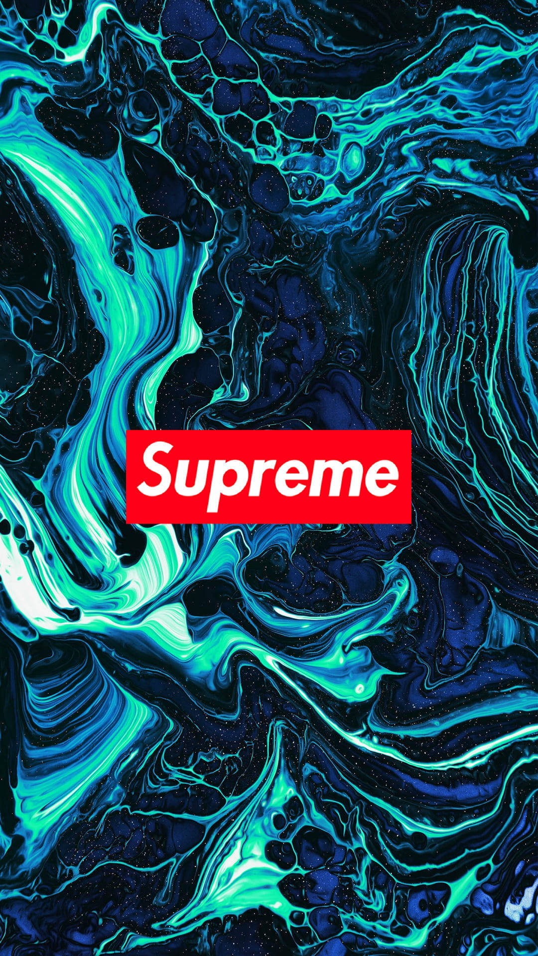 supreme aesthetic 桌布 壁紙 — 充滿活力的藍綠色和黑色流體漩渦形成宇宙抽象背景，中央有一個大膽的紅色Supreme標誌。