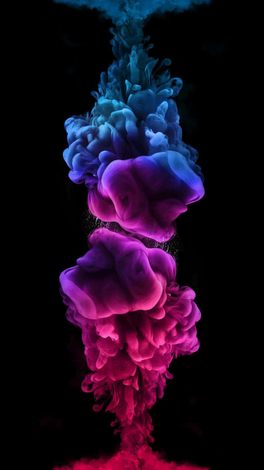 Colorful Smoke 桌布 壁紙 — 充滿活力的藍色和洋紅色墨水漩渦在純黑色背景上戲劇性地傾瀉而下，形成迷人的流體舞蹈。