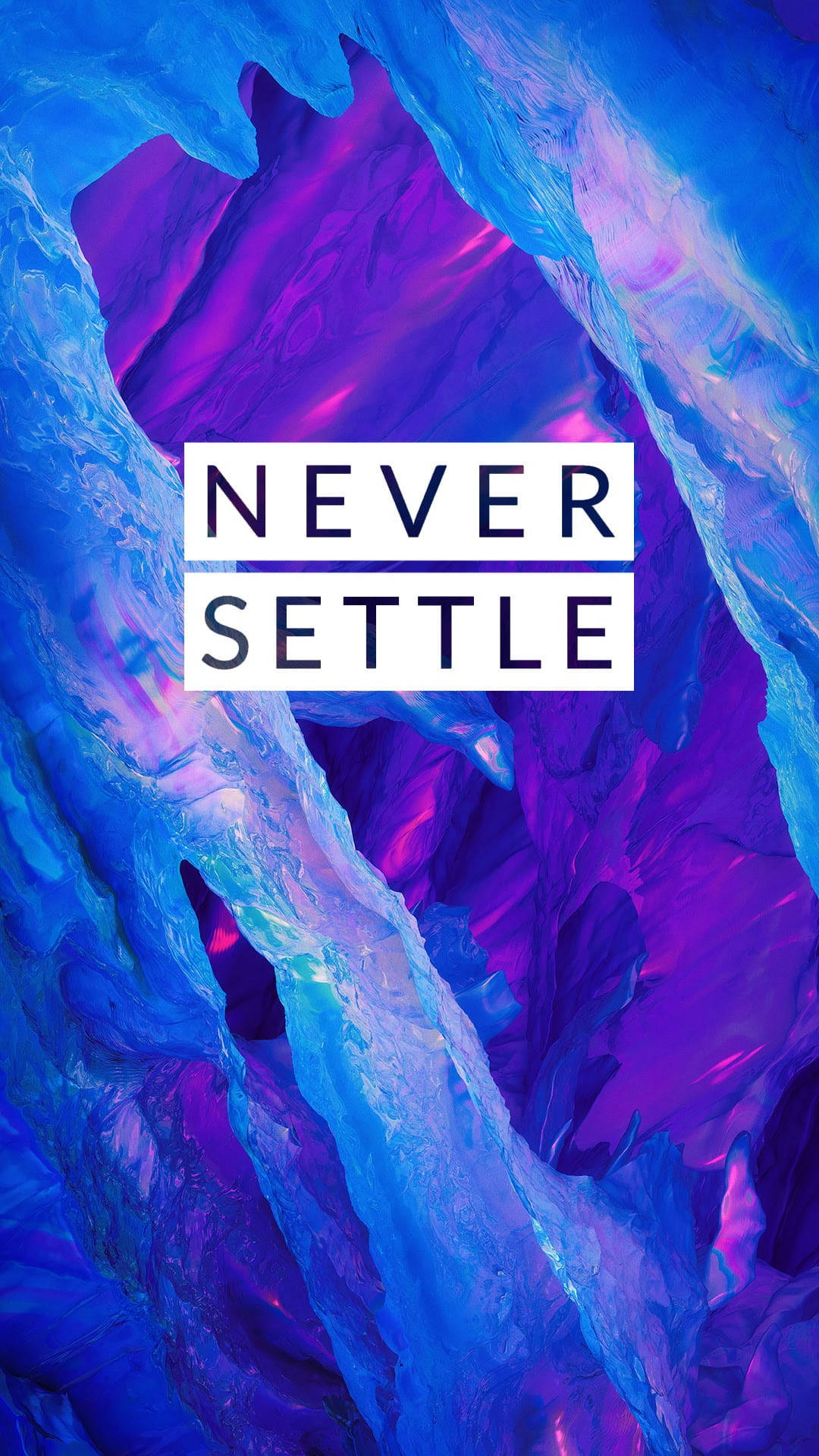 帶有 never settle 文字的抽象藍色和紫色波浪。
