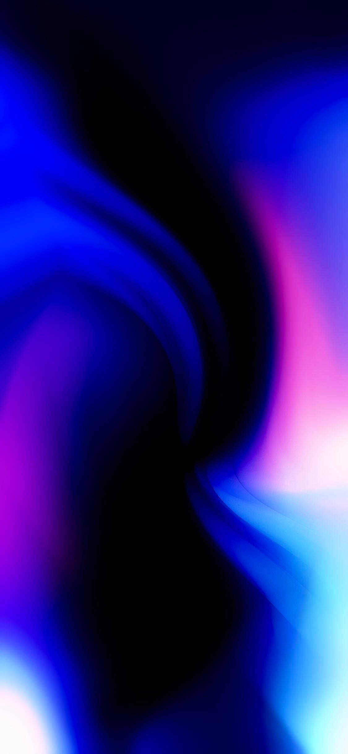 iPhone X 桌布 壁紙 — 充滿活力的藍色和紫色星雲狀漩渦在深黑色中流動，營造出宇宙般的抽象光芒。