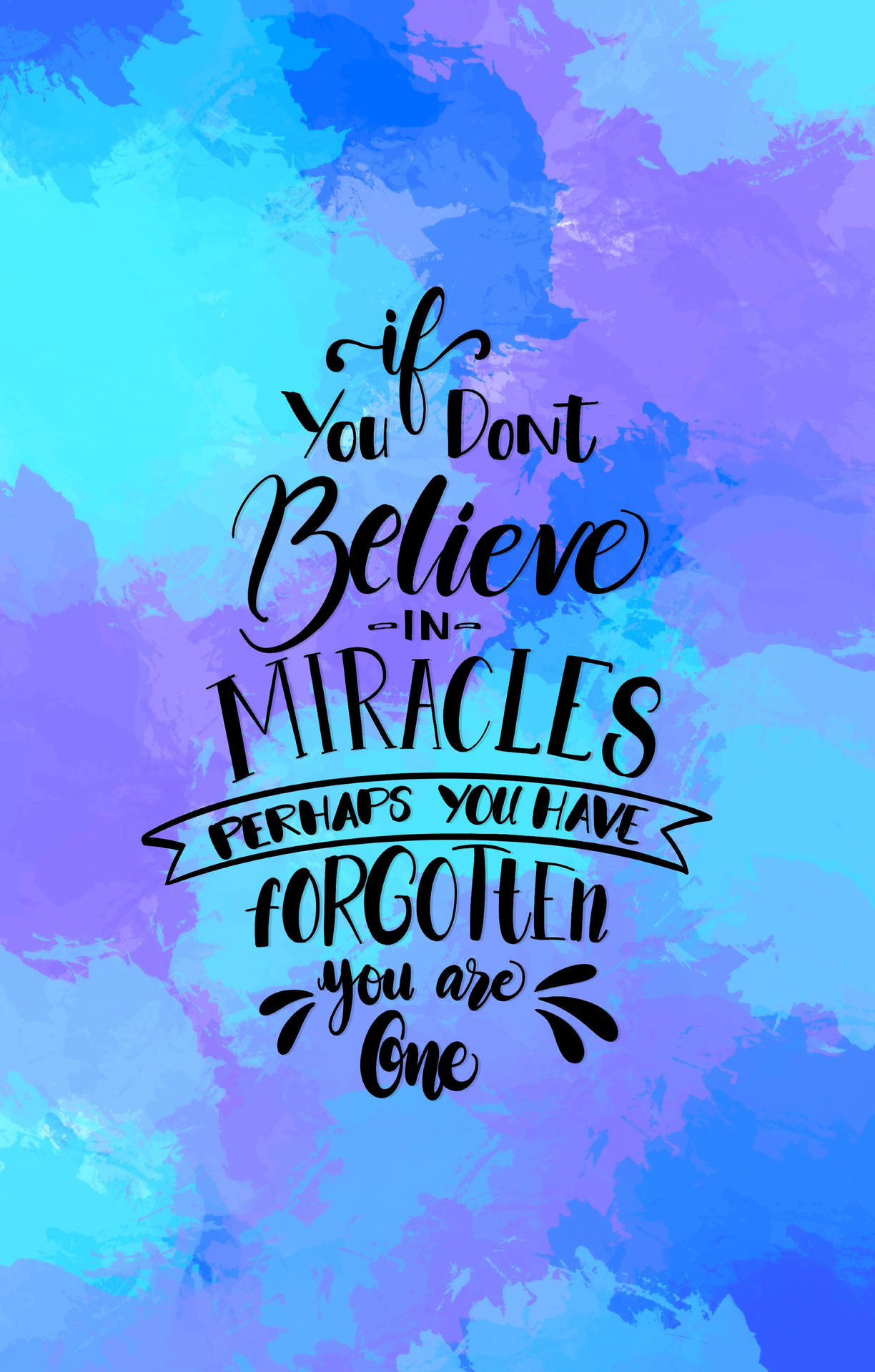 Motivational Quotes 桌布 壁紙 — 充滿活力的藍色和紫色水彩背景，優雅的黑色書法寫著「如果你不相信奇蹟，也許你忘記了自己就是一個奇蹟」。