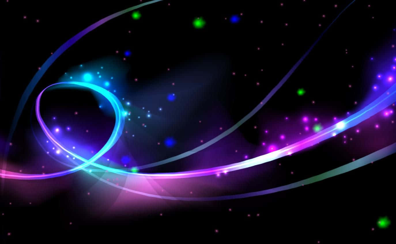 互動式 桌布 壁紙 — 充滿活力的藍色和紫色發光絲帶在佈滿星星的黑色虛空中旋轉，並帶有散落的彩色粒子。