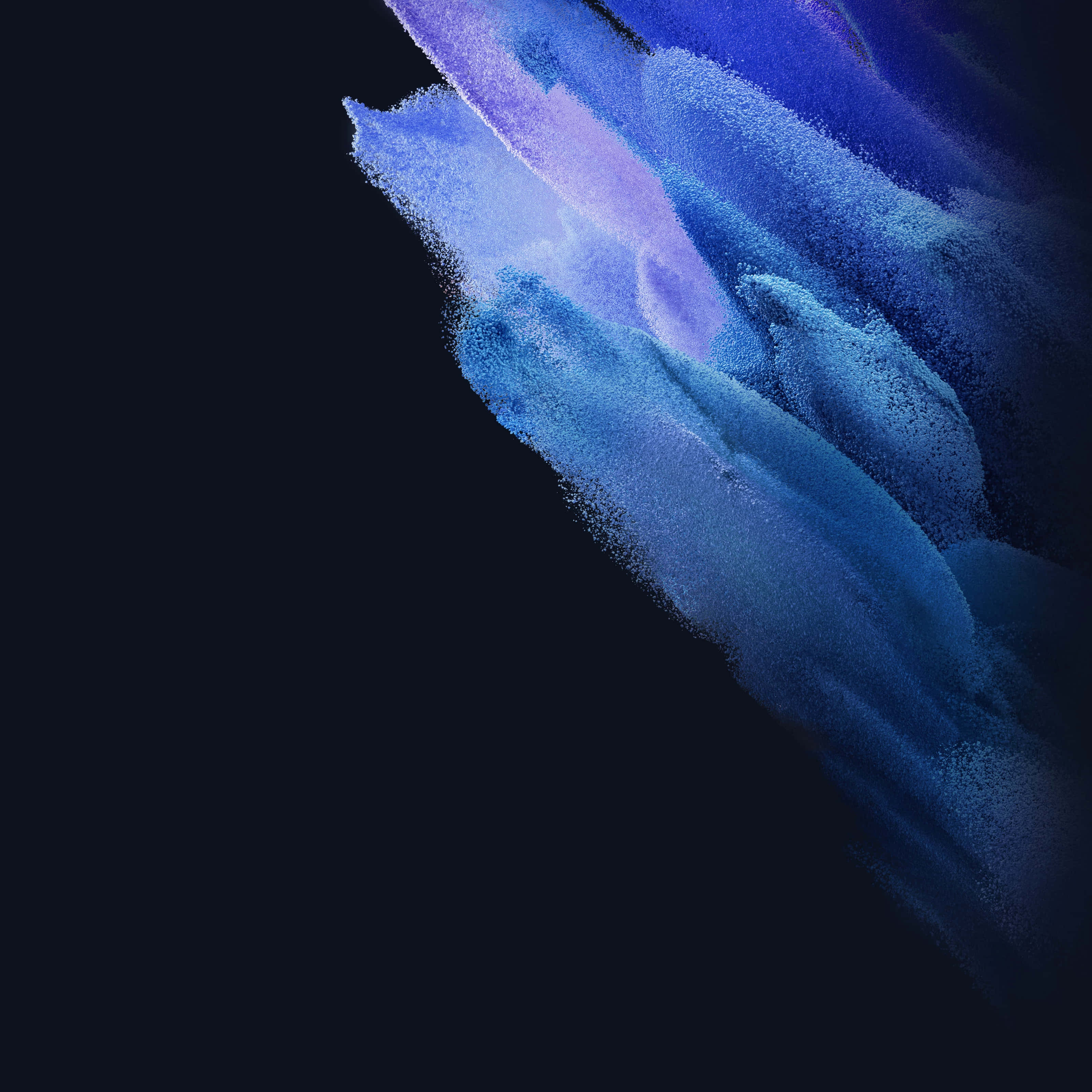 Paint Brush 桌布 壁紙 — 充滿活力的藍色和紫色粉末漩渦在深黑色背景上動態旋轉，形成數位抽象構圖。