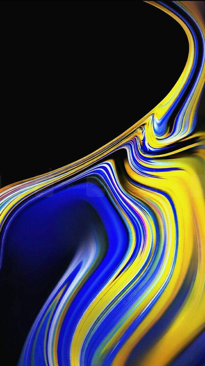 Note 10 桌布 壁紙 — 充滿活力的藍色和黃色油漆漩渦絲帶在純黑色背景上動態流動。