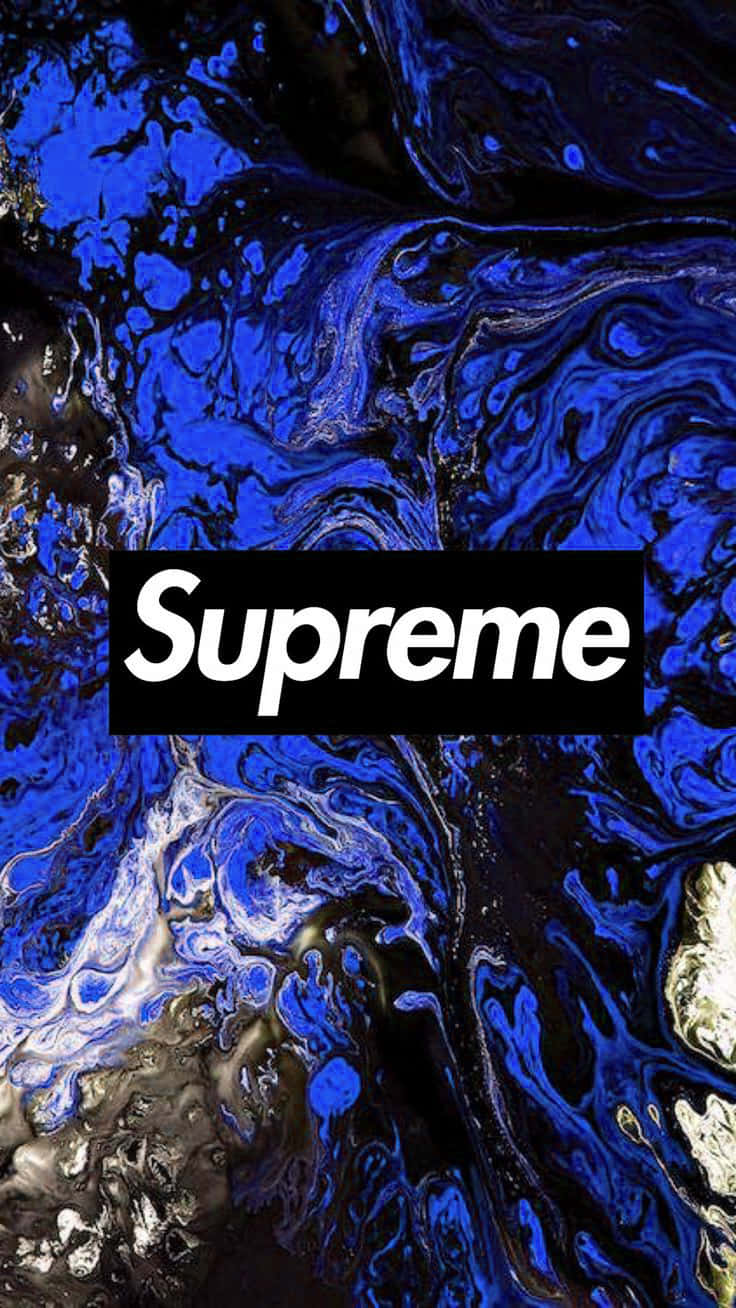 blue supreme 桌布 壁紙 — 充滿活力的藍色和黑色液體漩渦形成動態抽象背景，中央有一個大膽的白色Supreme標誌。