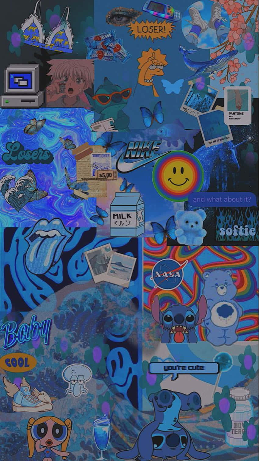 90s Aesthetic 桌布 壁紙 — 充滿活力的藍色拼貼壁紙，以混亂的數位剪貼簿風格呈現卡通角色、流行文化圖標和復古物品。