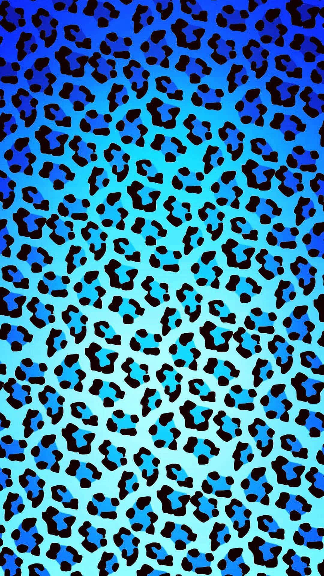 Cheetah Print 桌布 壁紙 — 充滿活力的藍色漸變背景，帶有醒目的黑色豹紋斑點，營造出大膽的動物印花圖案。