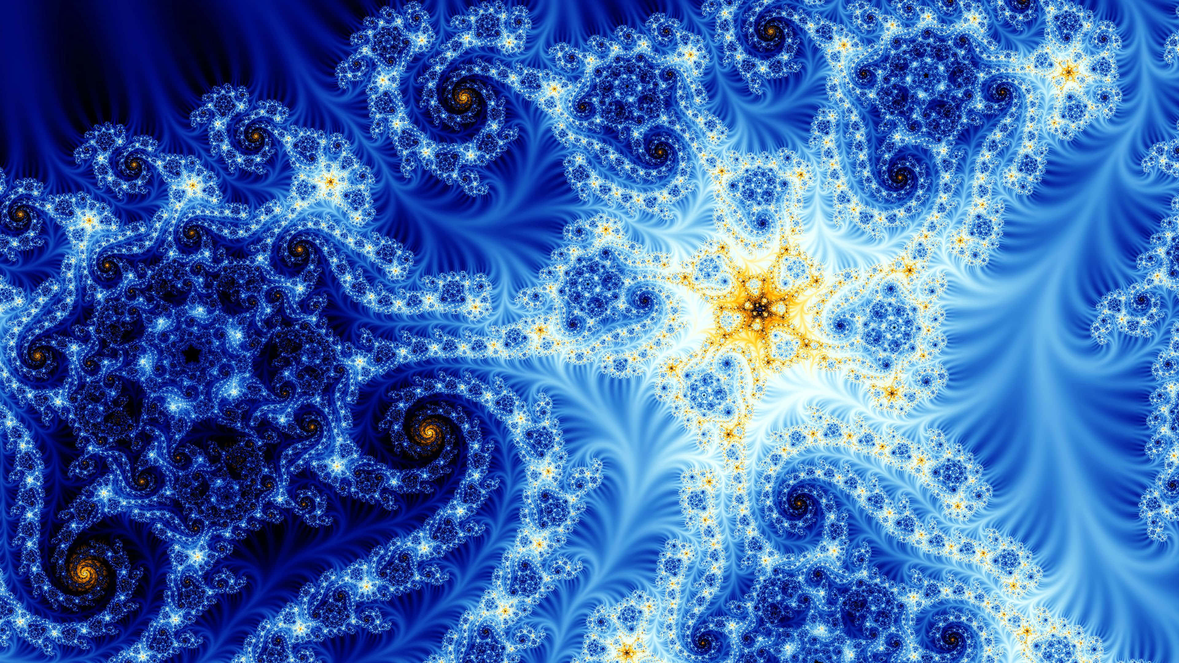 Psychedelic Fractals 桌布 壁紙 — 充滿活力的藍色碎形圖案在深色背景上與金色中心旋轉，創造出迷人的數位藝術作品。