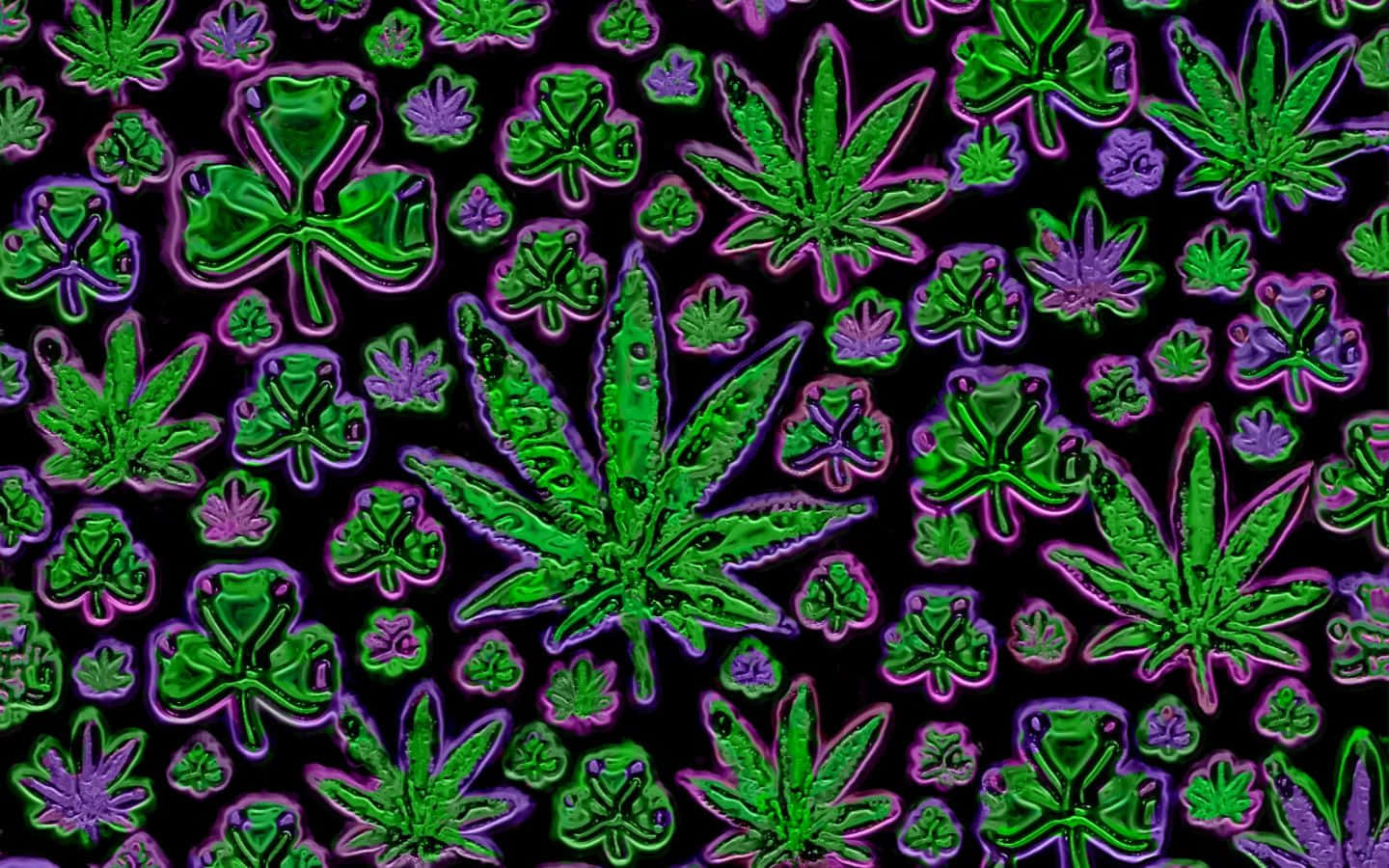 Pot Leaf 桌布 壁紙 — 充滿活力的螢光綠色和紫色大麻葉圖案在黑色背景上發光，呈現迷幻的數位設計。