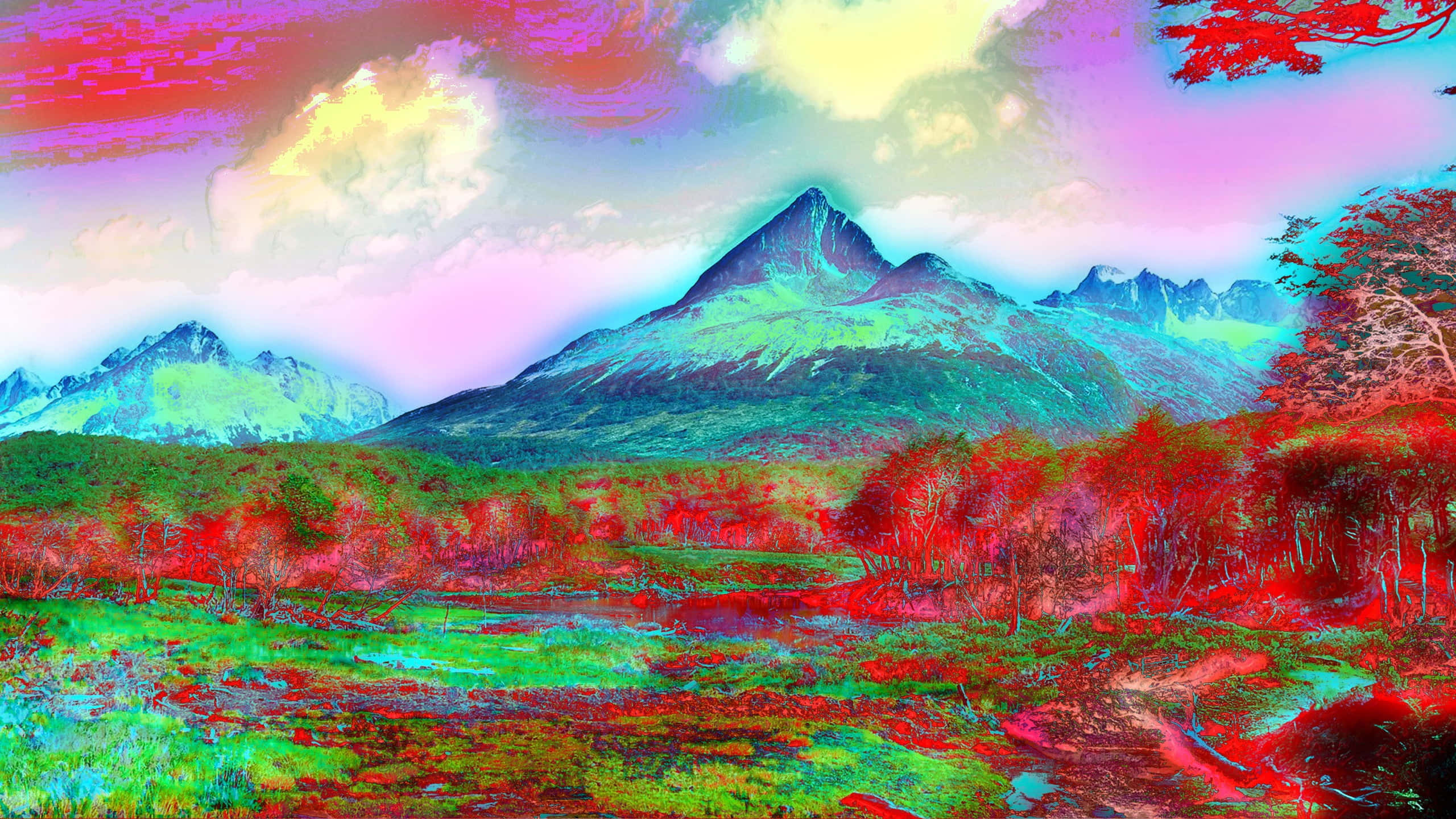 Trippy Sky 桌布 壁紙 — 充滿活力的超現實山景，霓虹紅樹和發光的綠色山峰在迷幻的天空下。