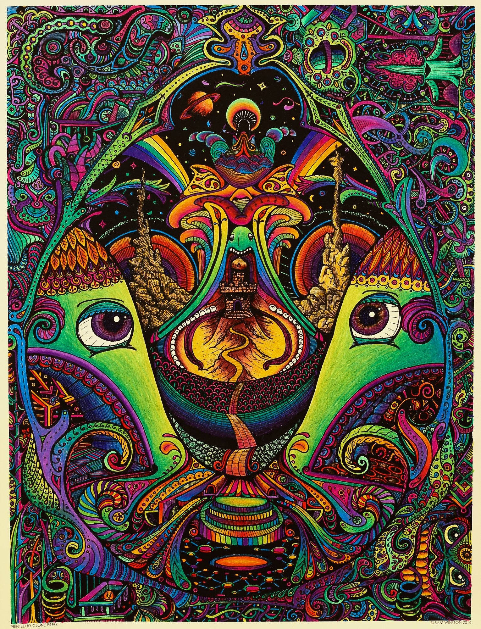 Psychedelic Mushroom 桌布 壁紙 — 充滿活力的迷幻藝術作品，以兩張帶有眼睛的綠色大臉為特色，兩側是帶有彩虹和漂浮符號的中央宇宙場景。