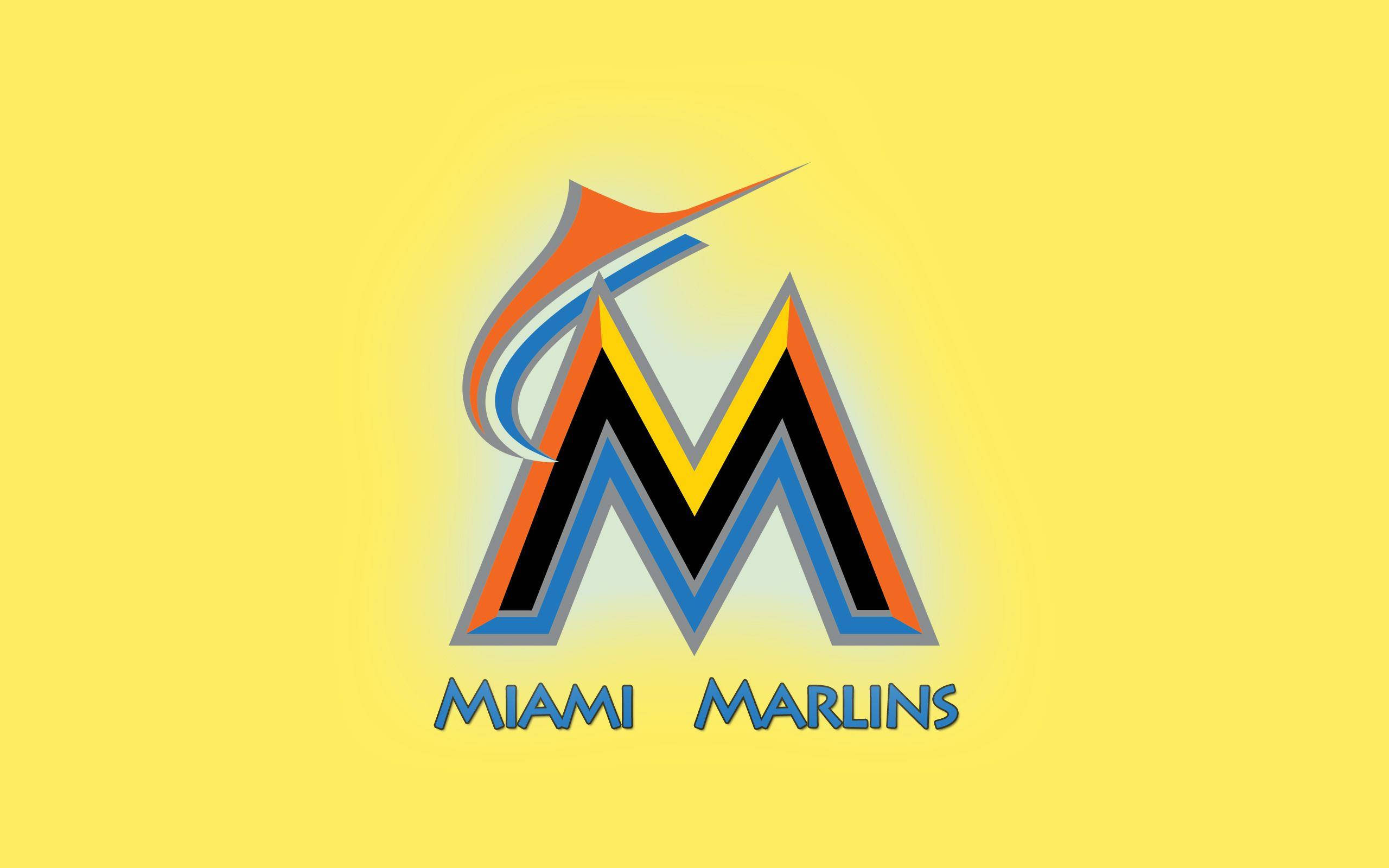 Marlins 桌布 壁紙 — 充滿活力的邁阿密馬林魚標誌，在純黃色背景上帶有風格化的M和弧線。