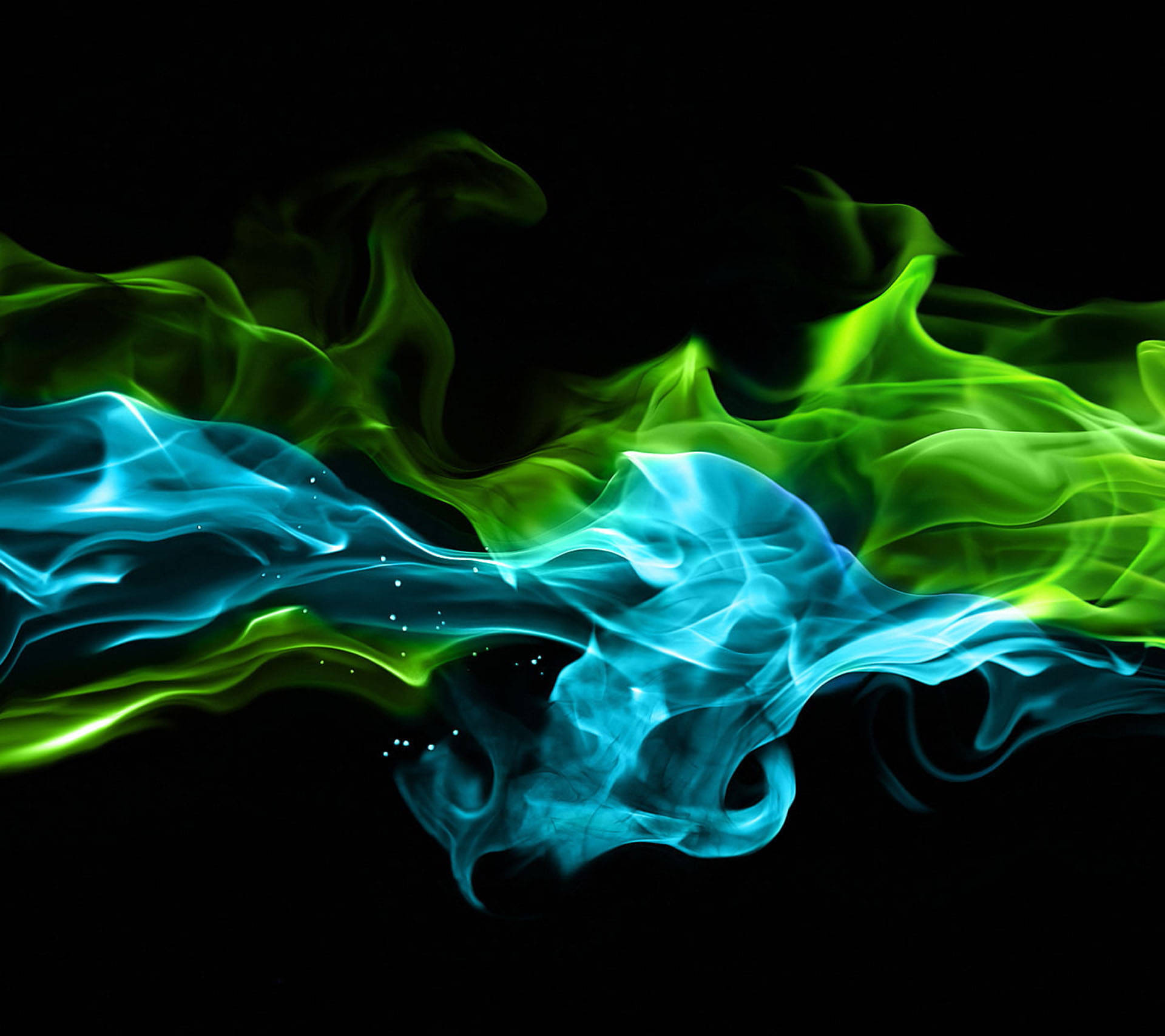 Flame 桌布 壁紙 — 充滿活力的霓虹藍色和綠色煙霧在漆黑的背景上動態流動，帶有發光粒子。