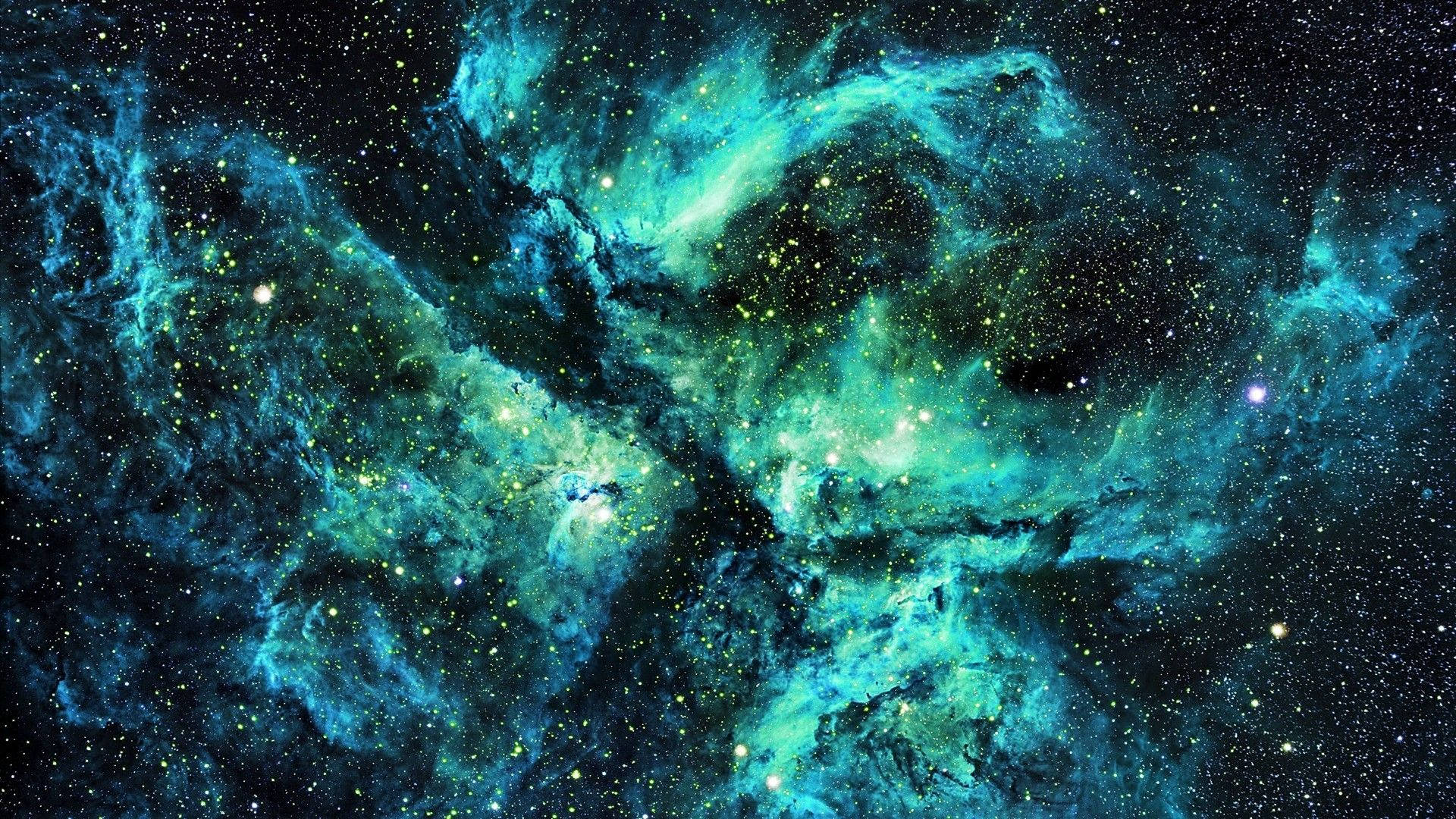 太空 桌布 壁紙 — 充滿活力的青綠色和綠色星雲雲團在深邃的黑色宇宙虛空中與發光的星星一起旋轉。