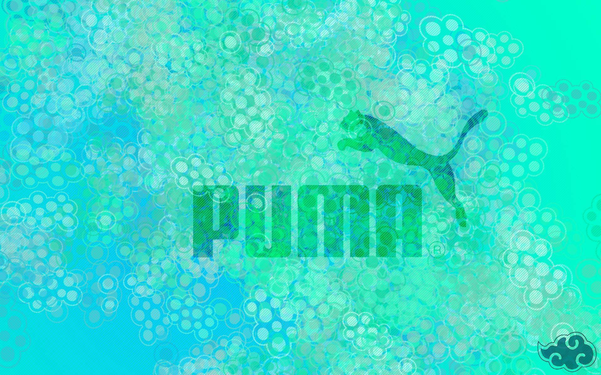 Puma 桌布 壁紙 — 充滿活力的青綠色數位桌布，帶有綠色Puma標誌和跳躍的貓剪影，圖案為重疊的圓圈。