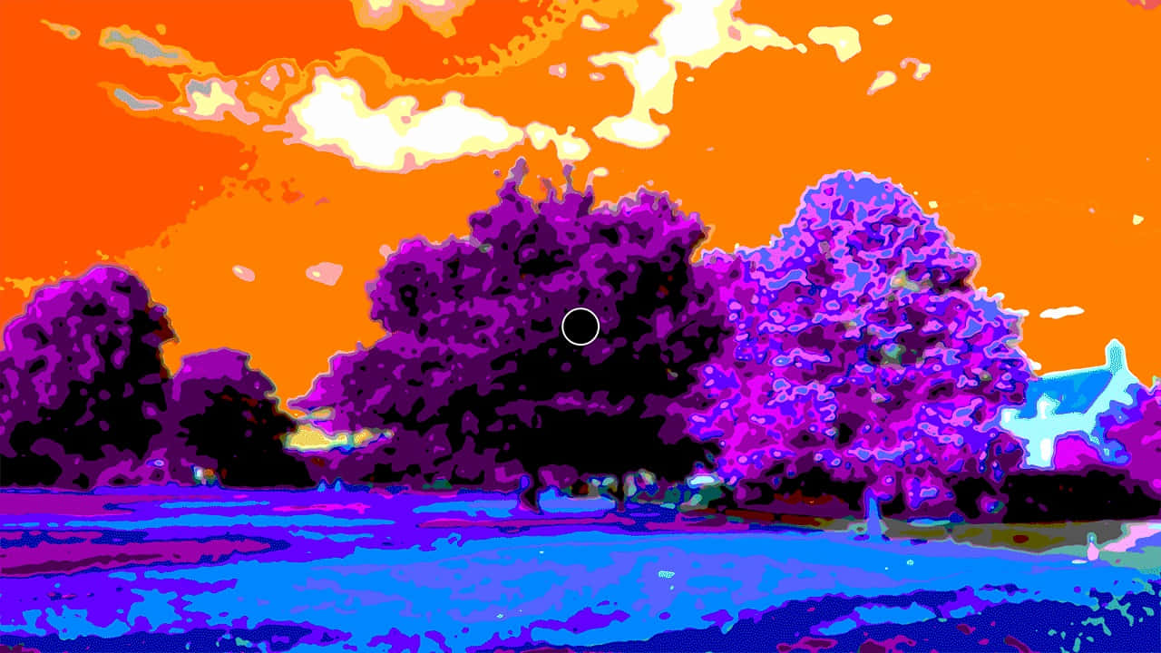 trees 桌布 壁紙 — 充滿活力的風格化景觀，紫色樹木映襯著火橙色天空和藍色地面。