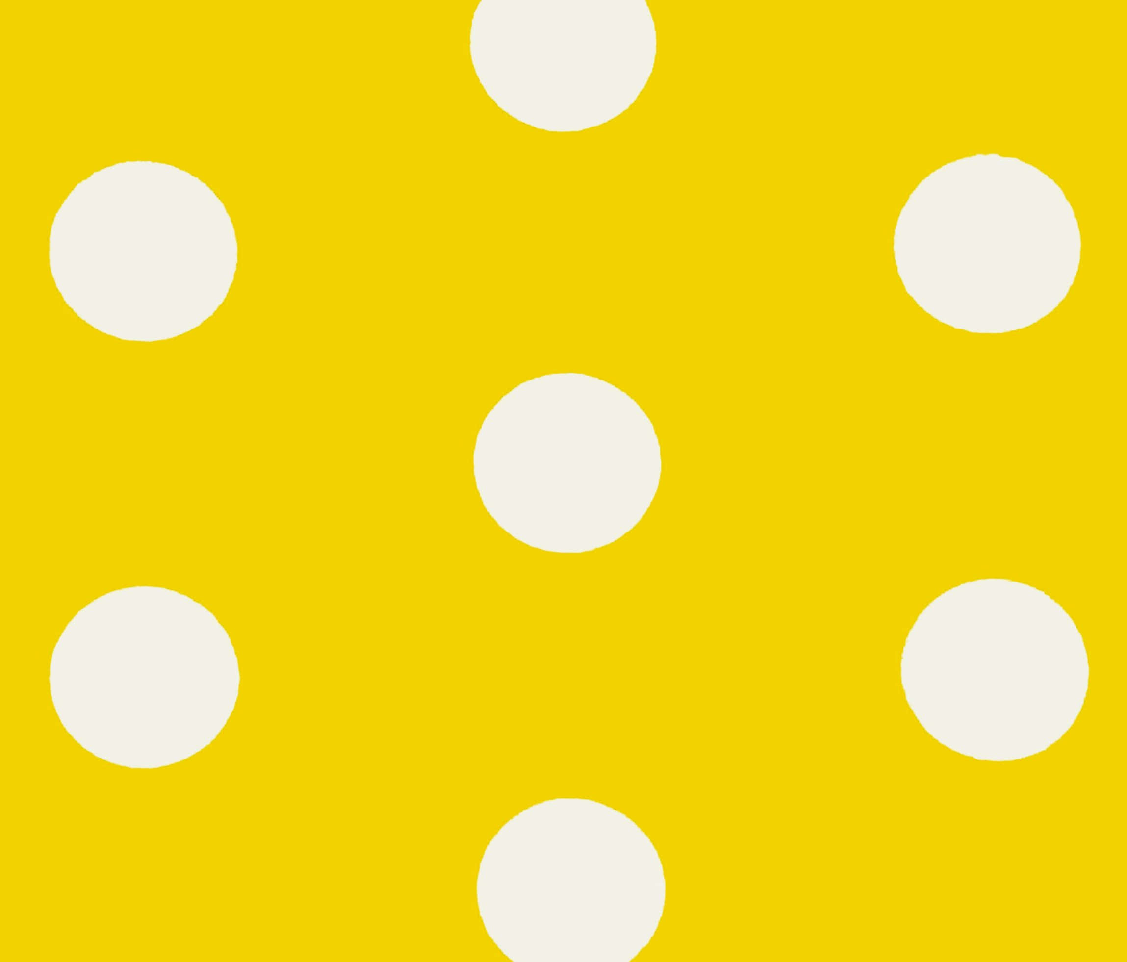 Yellow Polka Dot 桌布 壁紙 — 充滿活力的黃色背景，飾有以極簡風格散落的白色圓點。