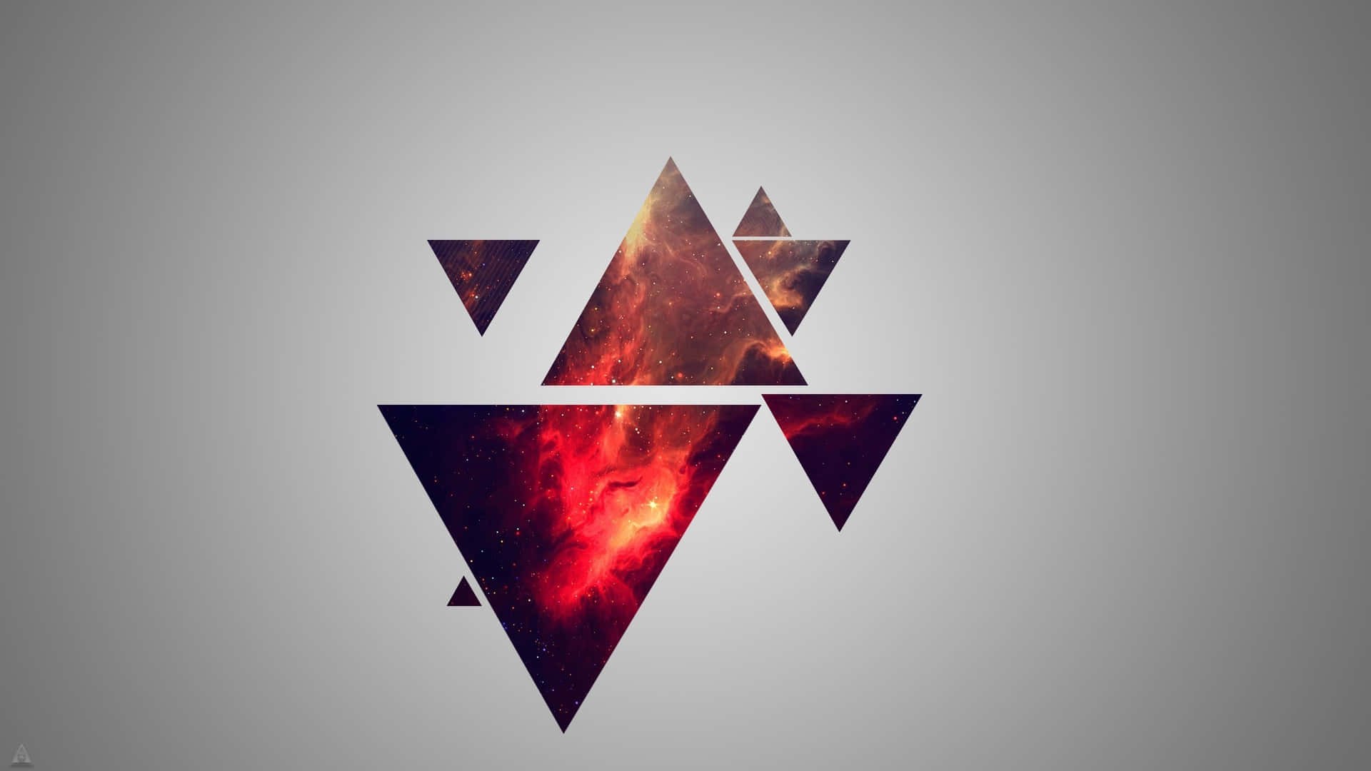 Geometric Desktop 桌布 壁紙 — 充滿熾熱星雲的幾何三角形漂浮在柔和的灰色漸變背景上。
