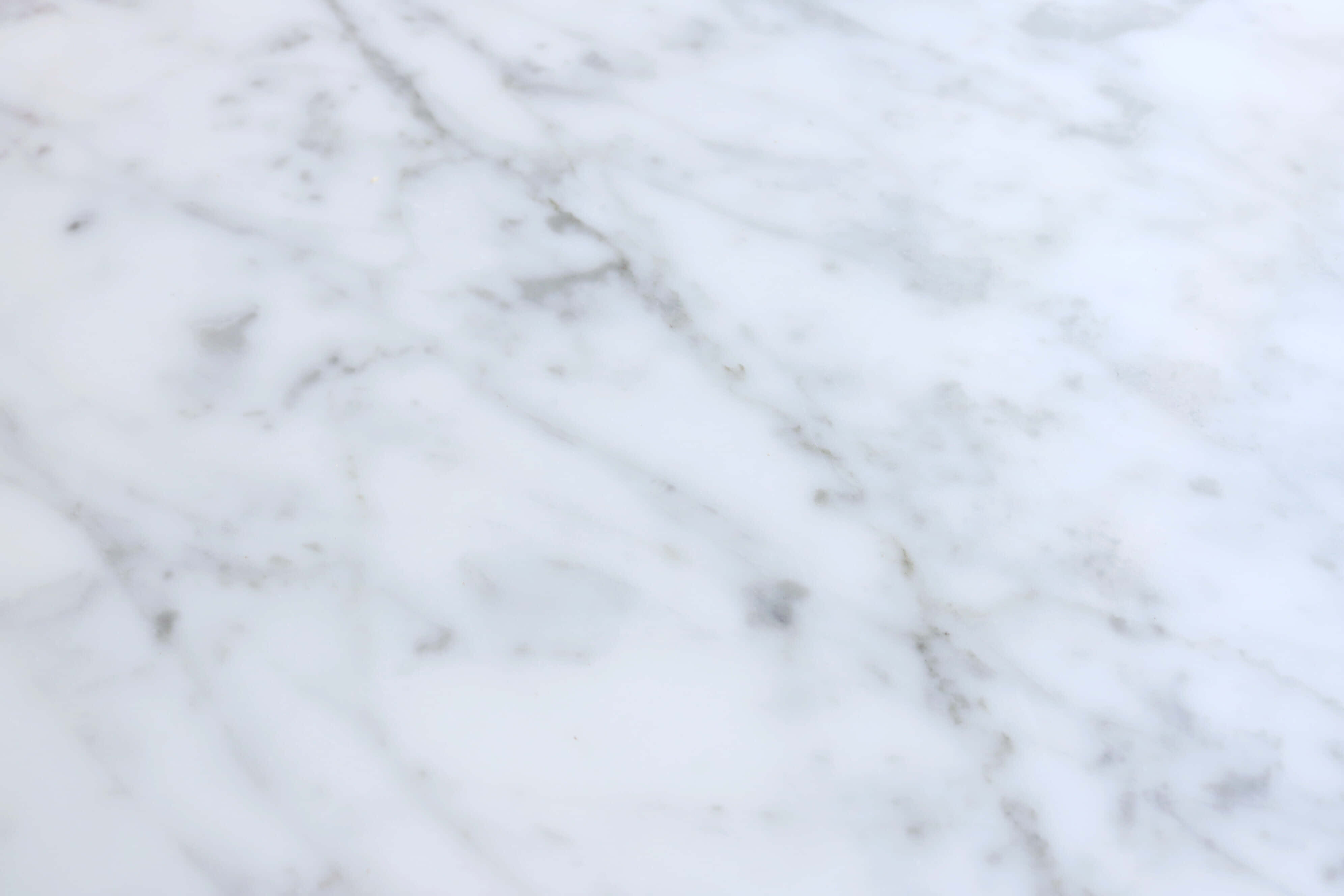 Best Marble 桌布 壁紙 — 光滑白色大理石的近距離特寫，帶有優雅的灰色紋理圖案。
