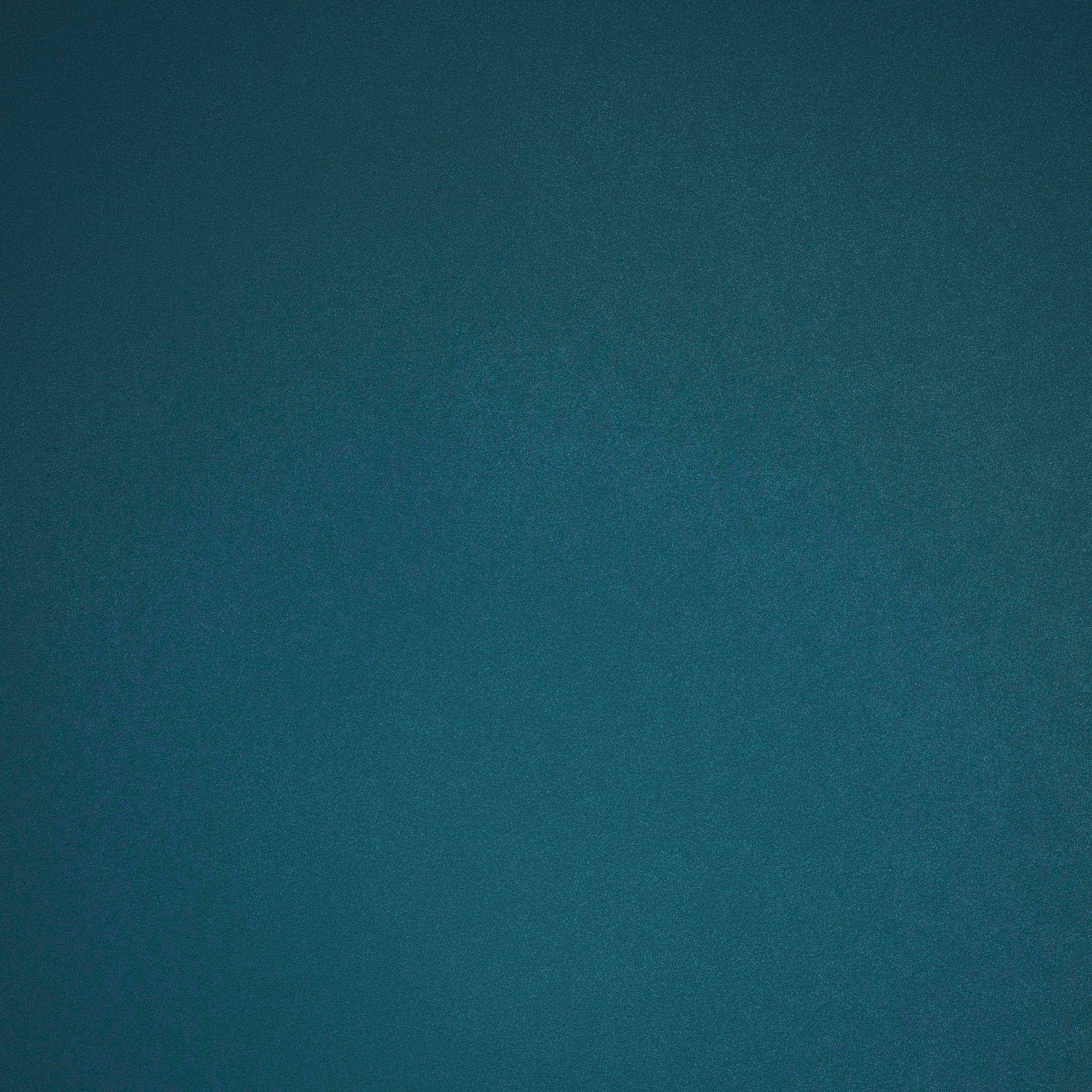 Blue Texture 桌布 壁紙 — 光滑的青綠色布料特寫，帶有微妙紋理和漸變燈光。