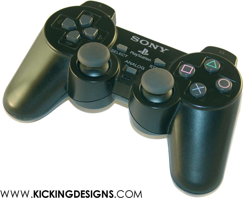 PlayStation 桌布 壁紙 — 光滑黑色Sony PlayStation 3控制器，帶有發光彩色按鈕和紋理握把，背景為純白色。