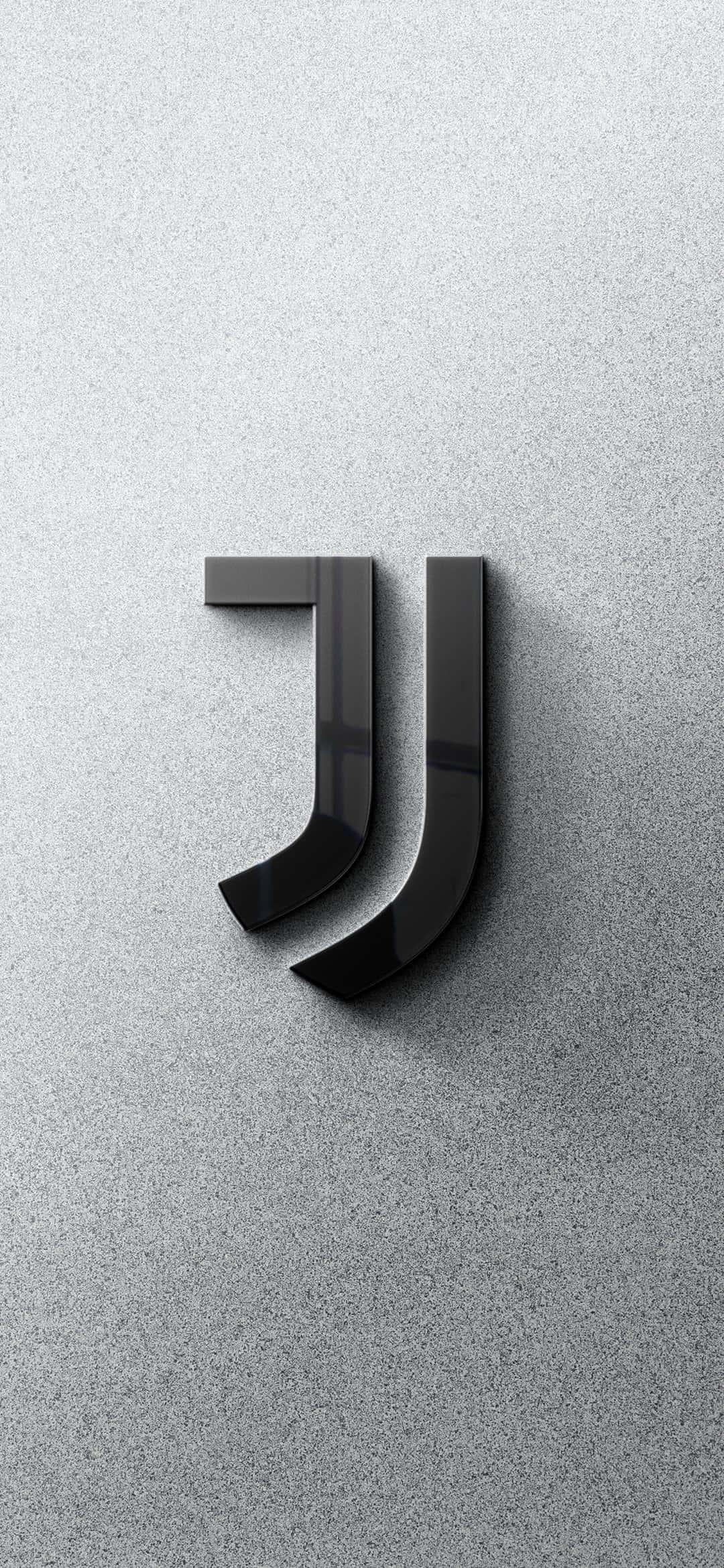 Juventus 桌布 壁紙 — 光滑黑色尤文圖斯標誌，帶有光澤飾面，在紋理灰色混凝土牆上投下柔和陰影。