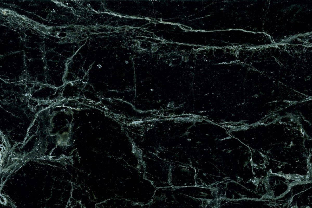 elegant 桌布 壁紙 — 光澤黑色大理石的近距離特寫，帶有複雜的白色和灰色紋理，在表面形成有機圖案。