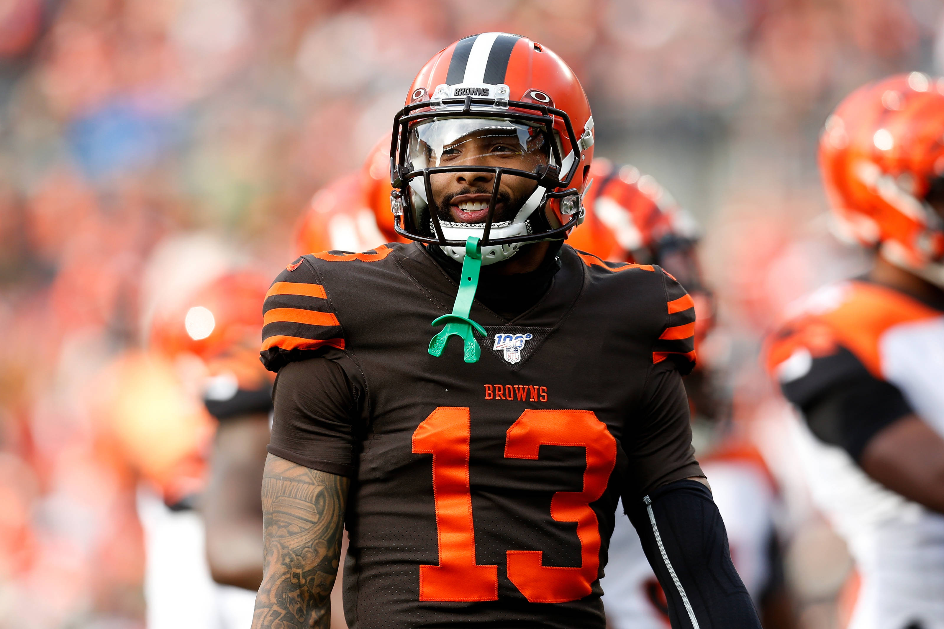Odell 桌布 壁紙 — 克里夫蘭布朗隊的13號美式足球員在比賽中於場上微笑。