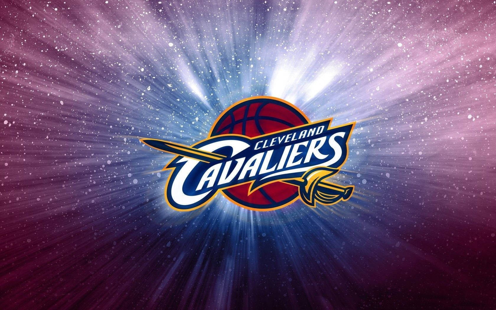 NBA 桌布 壁紙 — 克里夫蘭騎士隊標誌在宇宙般的紫色和藍色星空背景下散發出明亮的光芒。