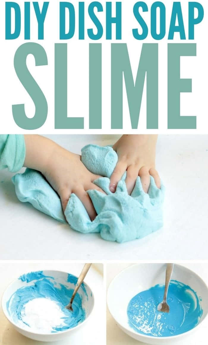 兒童揉捏藍色自製史萊姆，上方有DIY DISH SOAP SLIME文字。 — 淡彩風格 壁紙