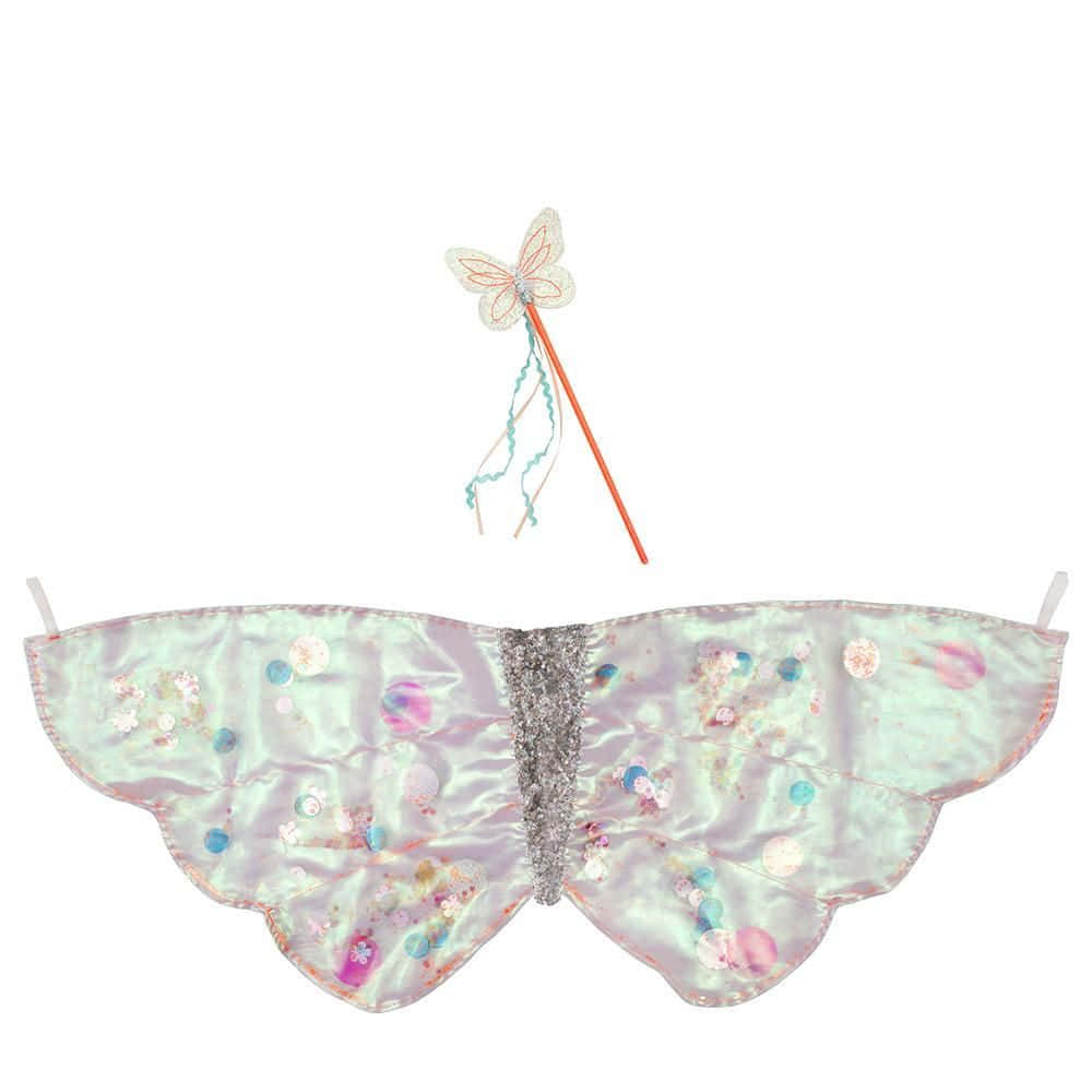 Butterfly Wing Dress 桌布 壁紙 — 兒童蝴蝶服裝，帶有彩虹色翅膀，飾有彩色亮片，以及帶有蝴蝶裝飾的配套魔杖。