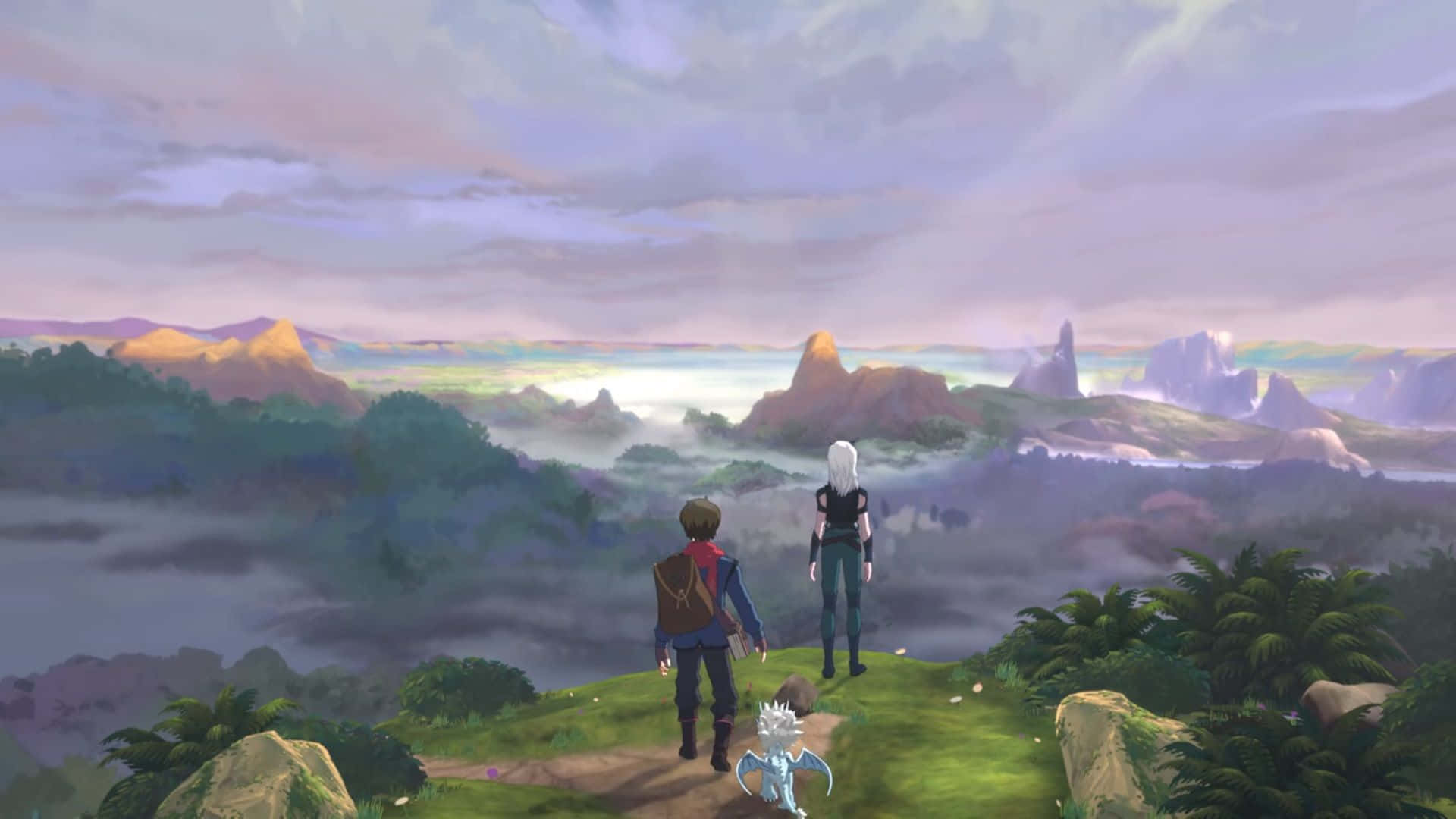 The Dragon Prince 桌布 壁紙 — 兩位冒險者和一個小生物站在長滿青草的懸崖上，俯瞰著霧氣瀰漫的山谷和遠山，天空呈現柔和的暮色。