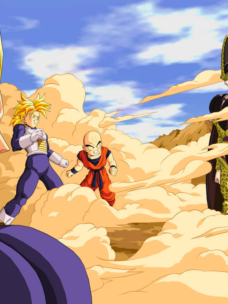 Dragon Ball Z Kai 桌布 壁紙 — 兩位動漫戰士在明亮的藍天下，於旋轉的金色雲層中戰鬥，遠方有山脈。