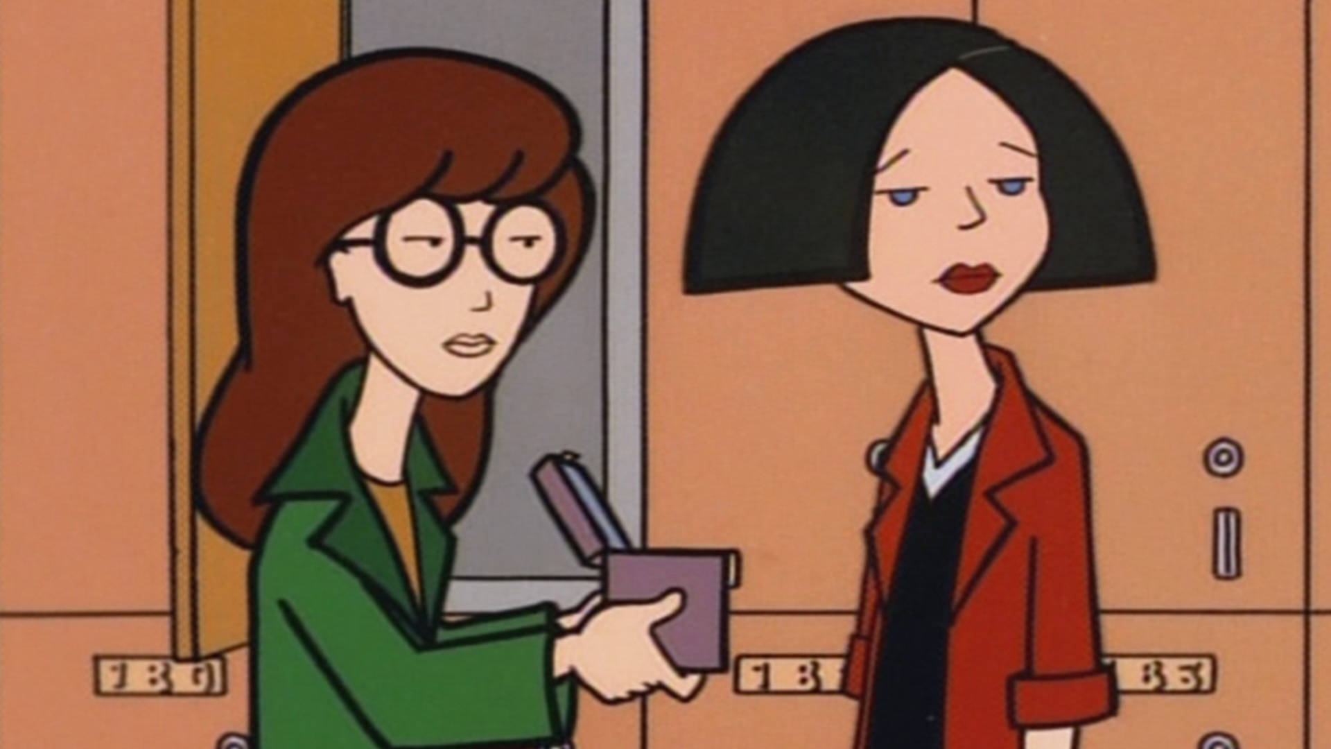 Daria 桌布 壁紙 — 兩位動畫女性在學校走廊，一位穿綠色外套拿著紫色筆記本，另一位穿紅色外套留黑色短髮。