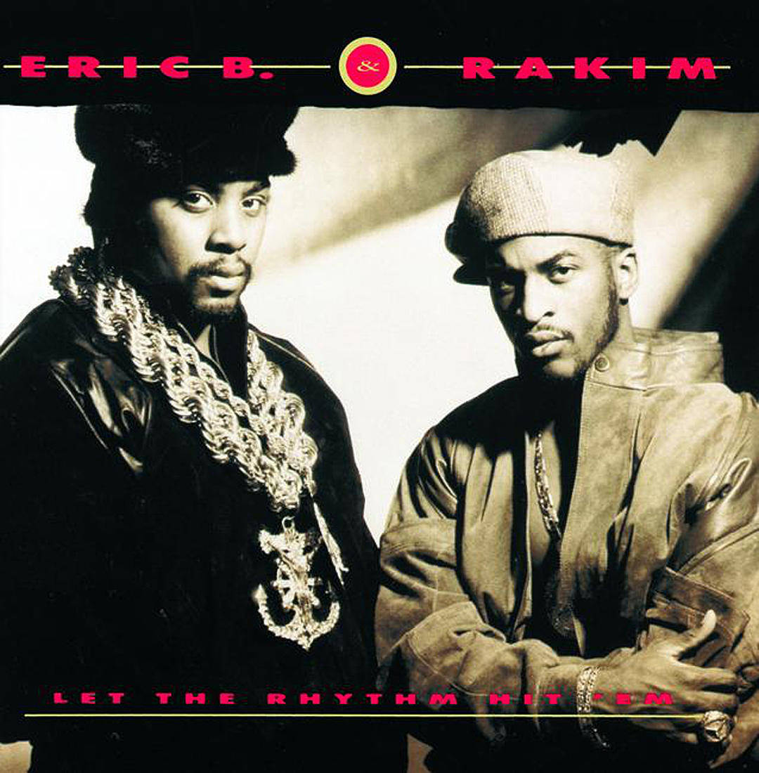 Album Cover 桌布 壁紙 — 兩位嘻哈藝術家 Eric B 和 Rakim 在復古色調的攝影棚照中自信擺姿勢，並加上粗體紅色文字疊加。