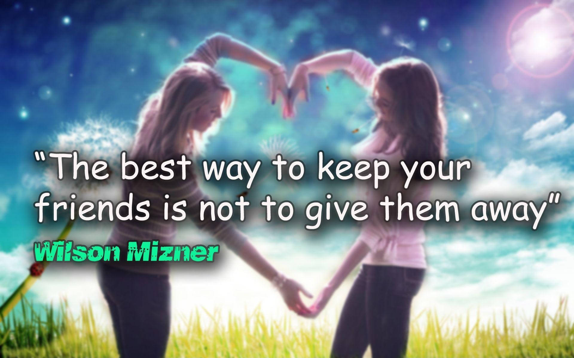 Friendship Quotes 桌布 壁紙 — 兩位女士在繁星點點的天空下，在草地上用手形成一個心形，並有明亮的太陽耀斑。