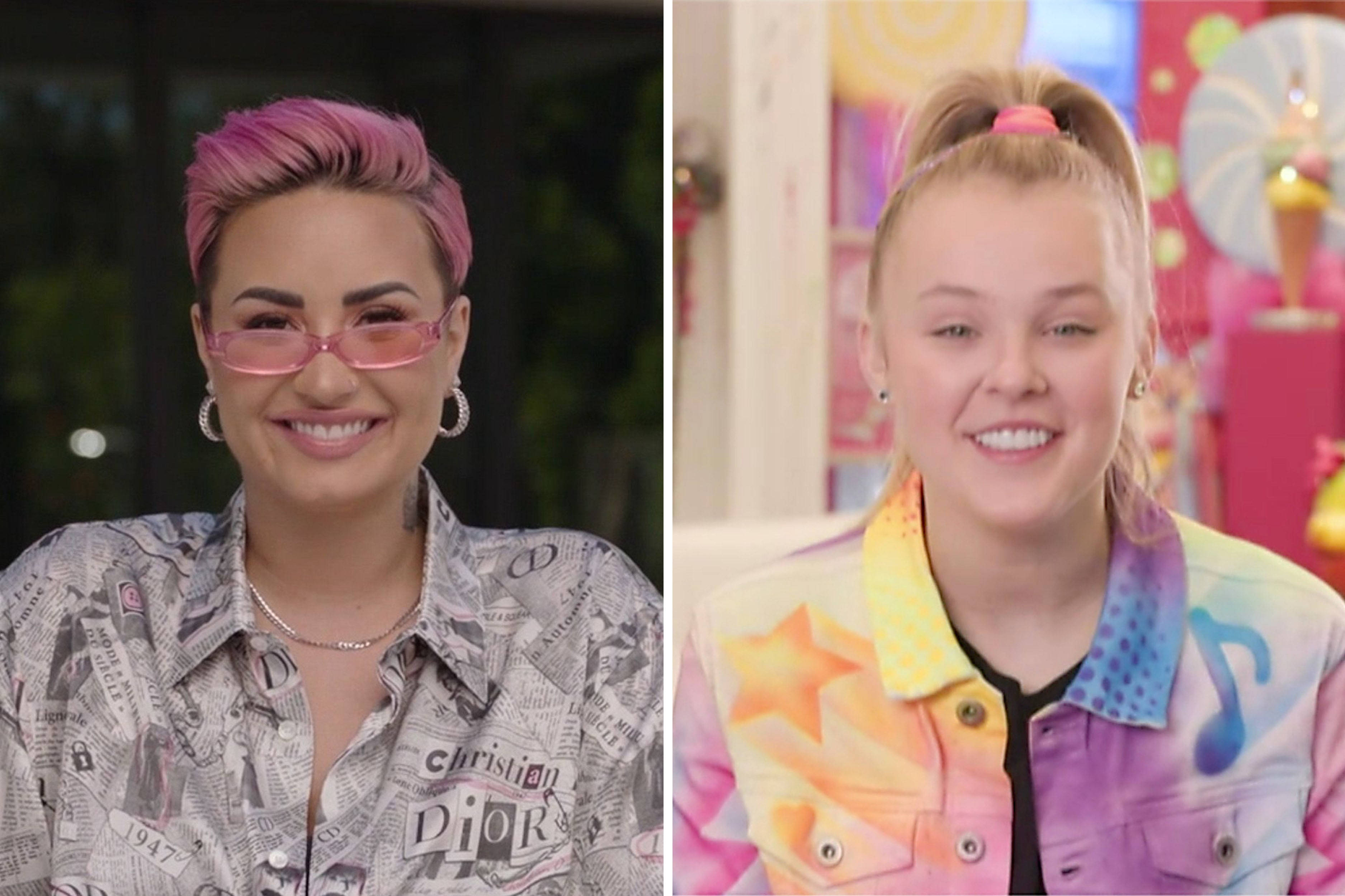JoJo Siwa 桌布 壁紙 — 兩位微笑的女性，一位有粉紅色頭髮和眼鏡，另一位穿著色彩繽紛的夾克，背景明亮。