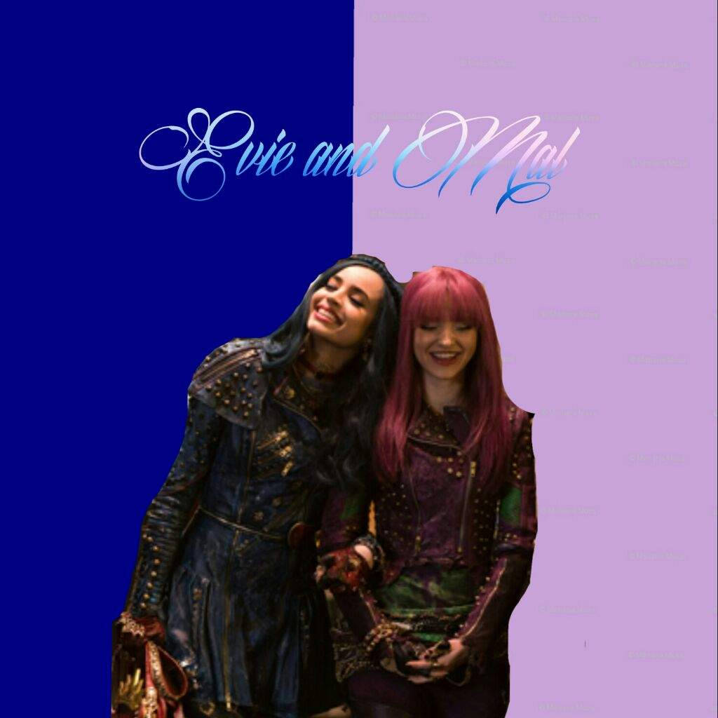 Descendants 桌布 壁紙 — 兩位微笑的女性穿著華麗的深色服裝，站在藍色和紫色分割的背景前，上方有草書文字。