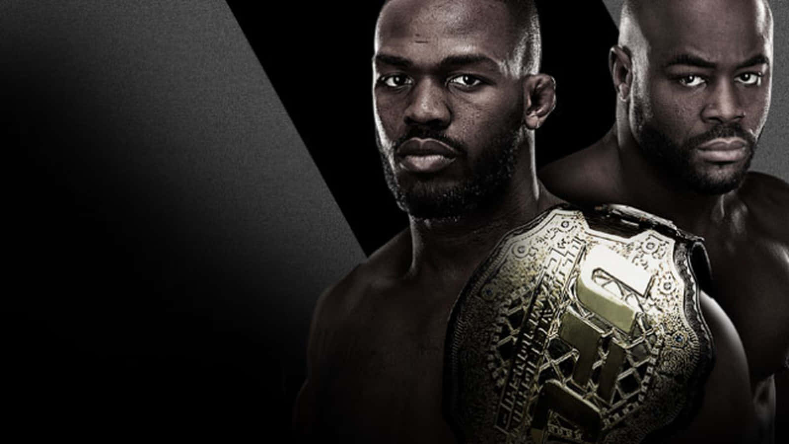 UFC 桌布 壁紙 — 兩位激烈的UFC拳手在黑暗背景下，於戲劇性的聚光燈下凝視前方，冠軍腰帶閃閃發光。