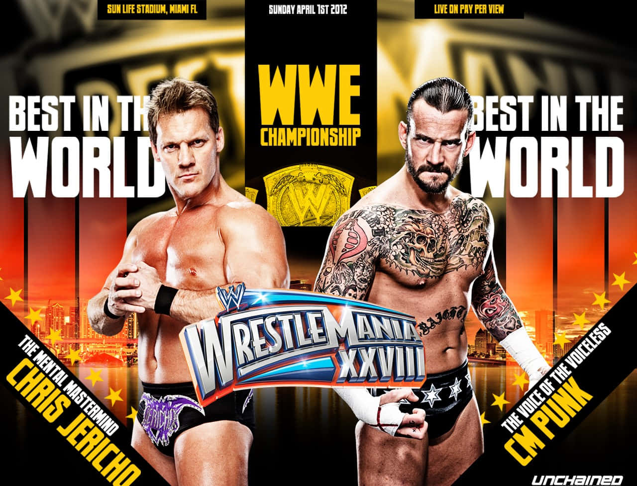 WWE 桌布 壁紙 — 兩位肌肉發達的WWE摔角手Chris Jericho和CM Punk在熾熱的城市景觀背景下，強烈地凝視著觀眾，宣傳WrestleMania XXVIII。
