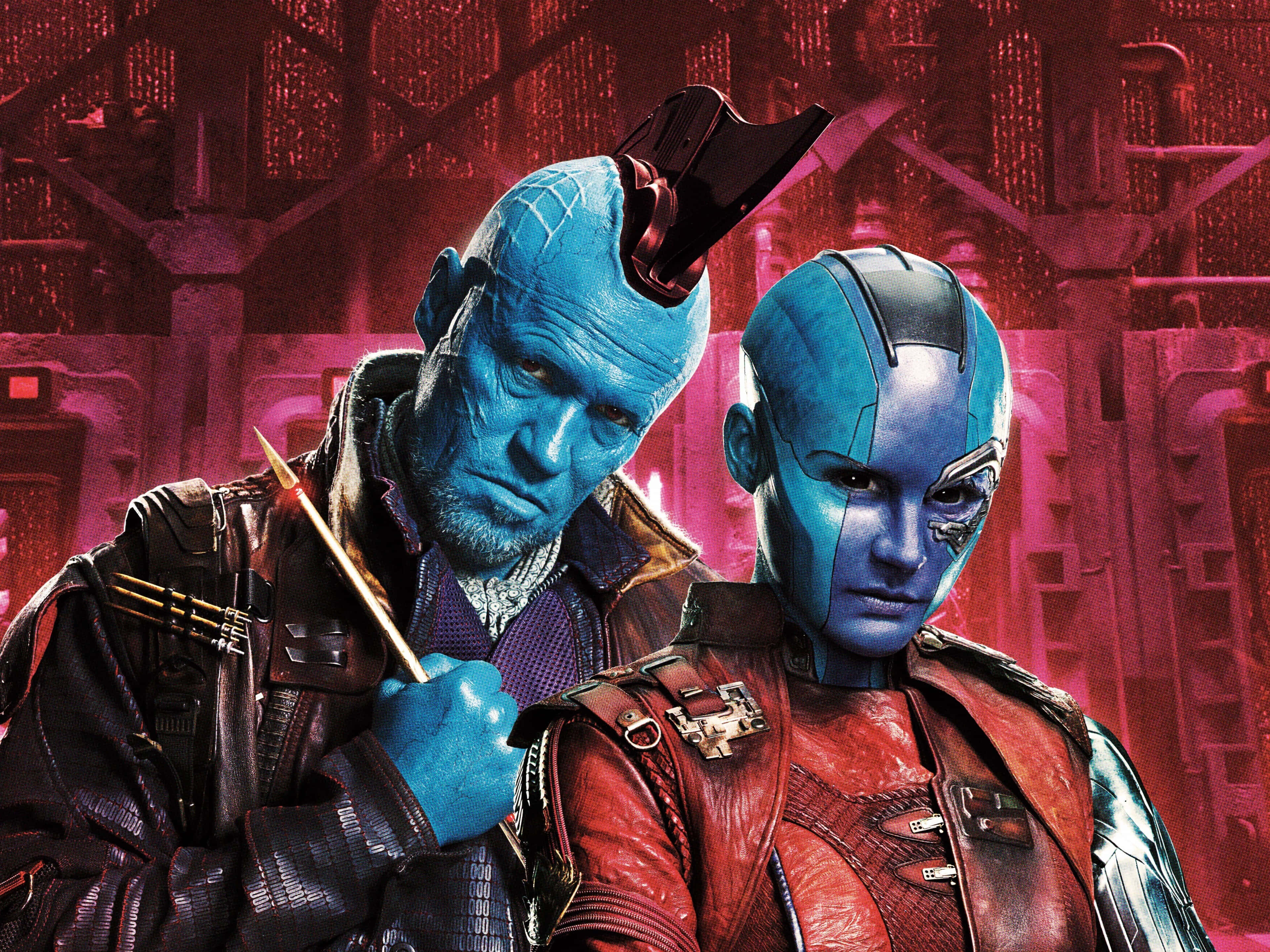 Guardians Of The Galaxy 2 桌布 壁紙 — 兩位藍皮膚守護者身穿皮革裝備，挑釁地站在發光的紅色科幻背景前。