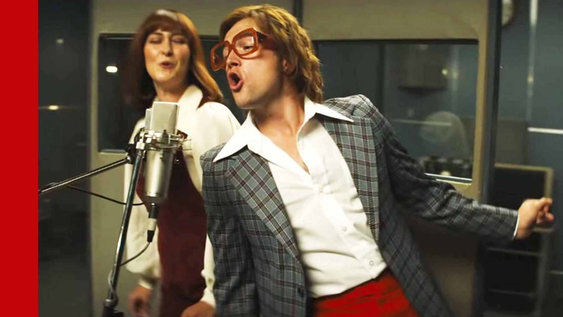 Rocketman 桌布 壁紙 — 兩位表演者在錄音室中，以戲劇性的表情熱情地唱入復古麥克風。