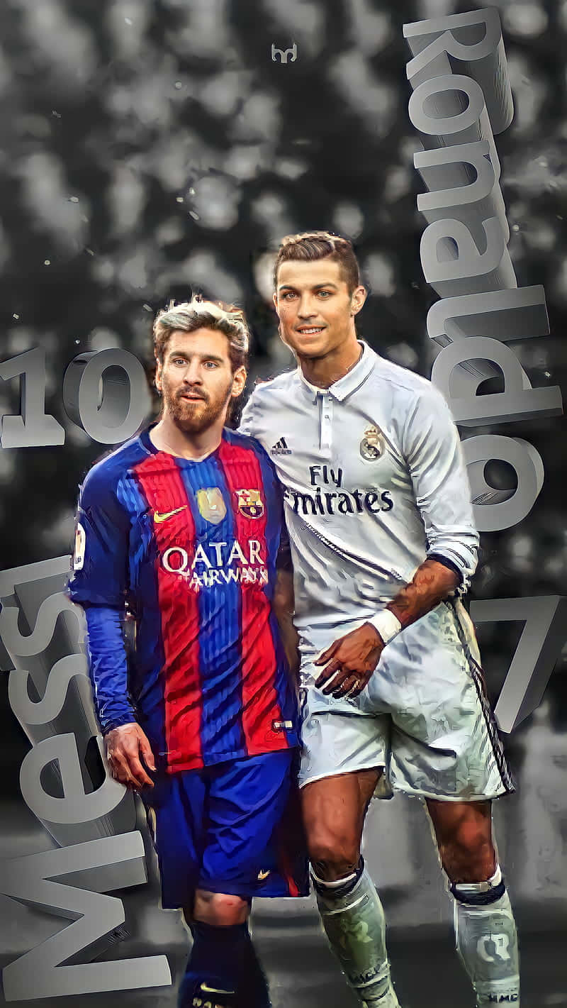 Messi And Ronaldo 4K 桌布 壁紙 — 兩位足球傳奇人物梅西和C羅並肩而立，身穿標誌性球隊球衣，背景是模糊的體育場人群。
