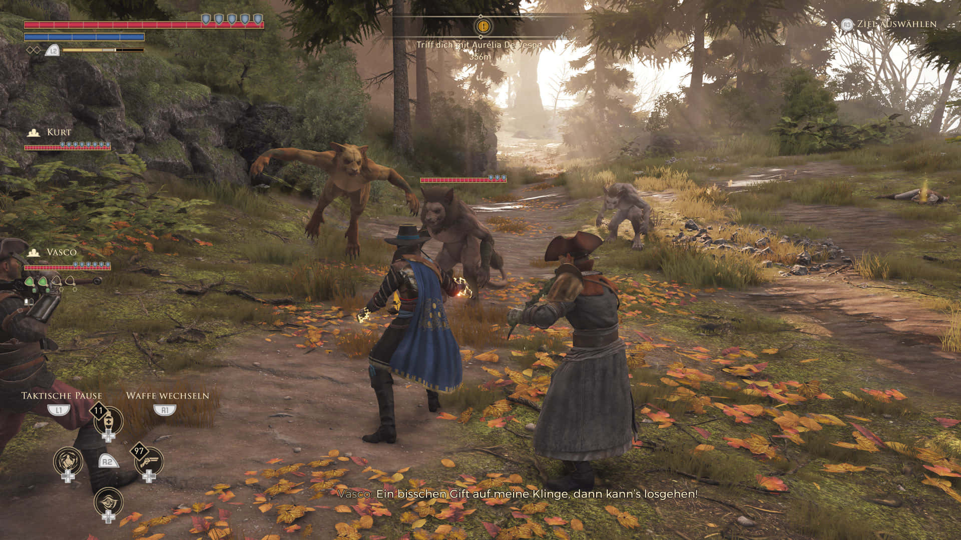 Greedfall 桌布 壁紙 — 兩位身穿時代服裝的冒險家在佈滿秋葉的霧氣森林小徑上與怪物般的狼形生物戰鬥。